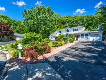 Property at 7 New Jersey Court, Dix Hills, NY 11746