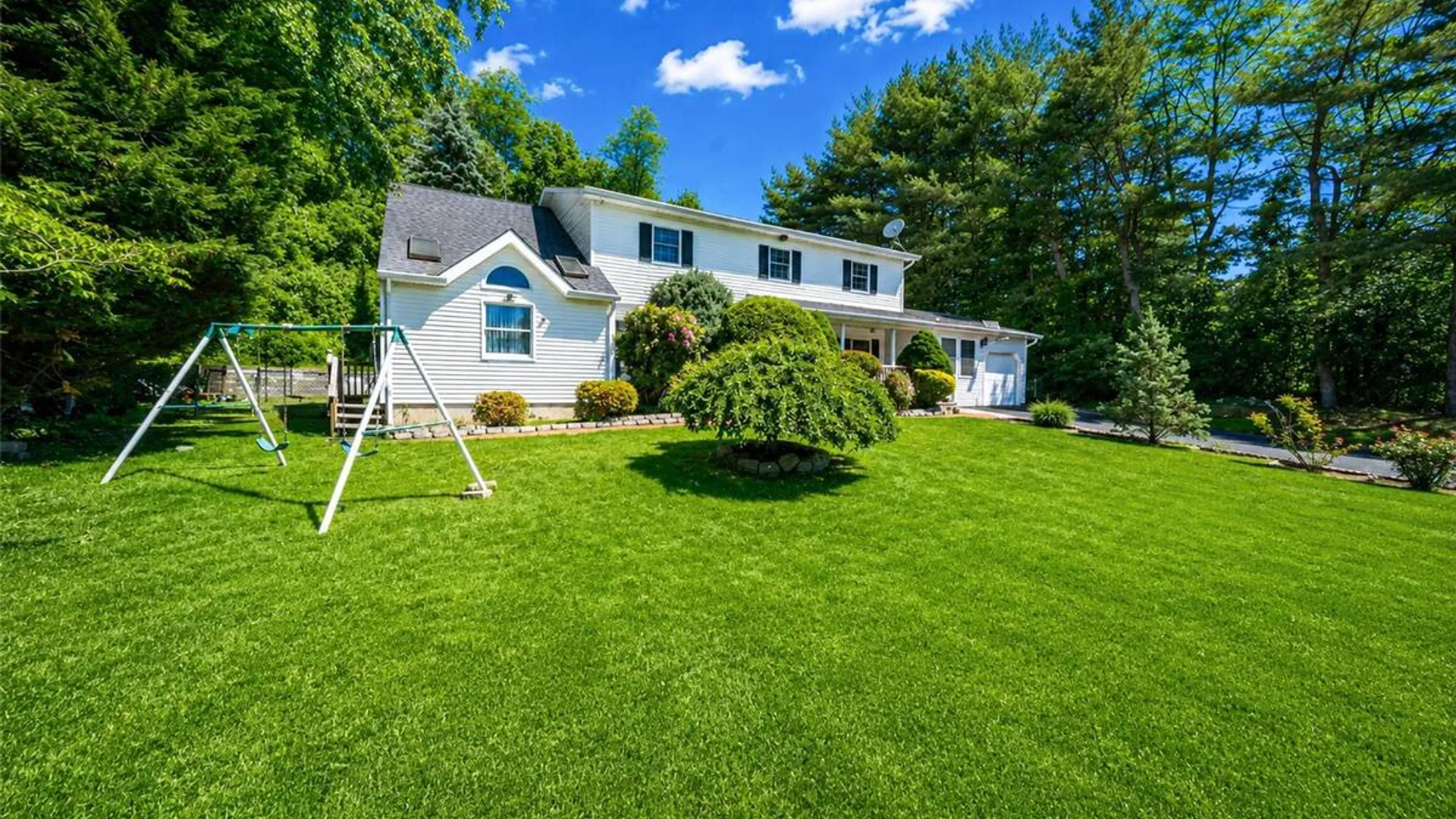Property at 7 New Jersey Court, Dix Hills, NY 11746 3