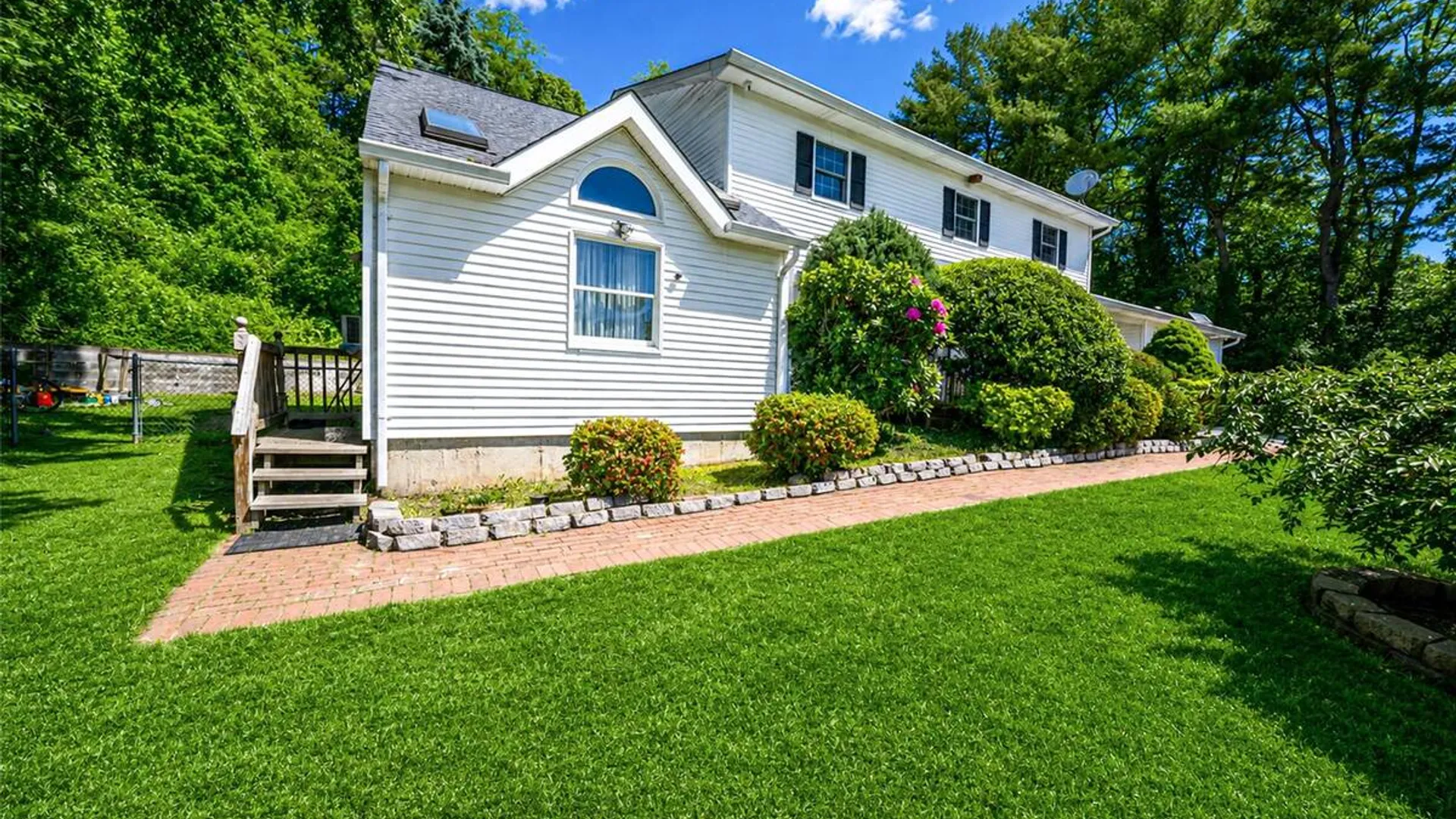 Property at 7 New Jersey Court, Dix Hills, NY 11746 4