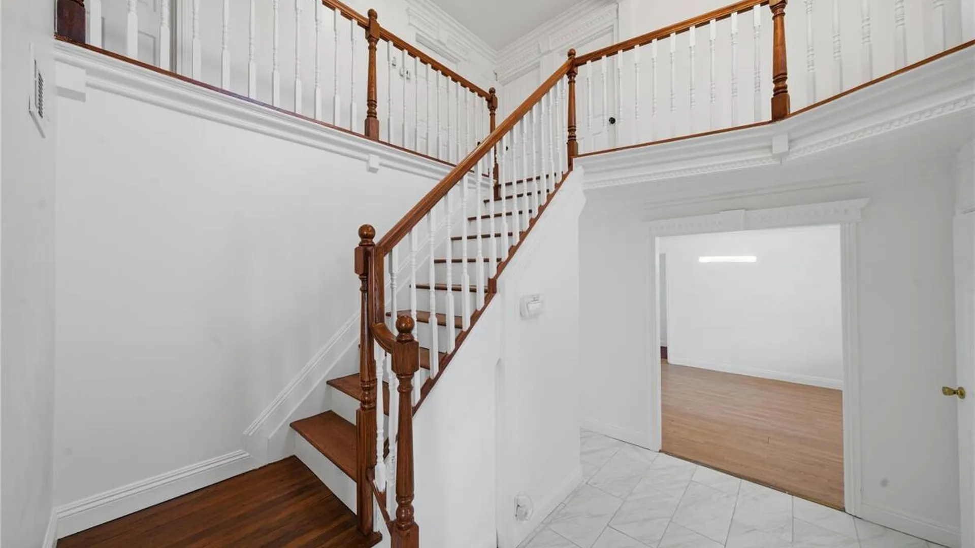 Property at 7 New Jersey Court, Dix Hills, NY 11746 6