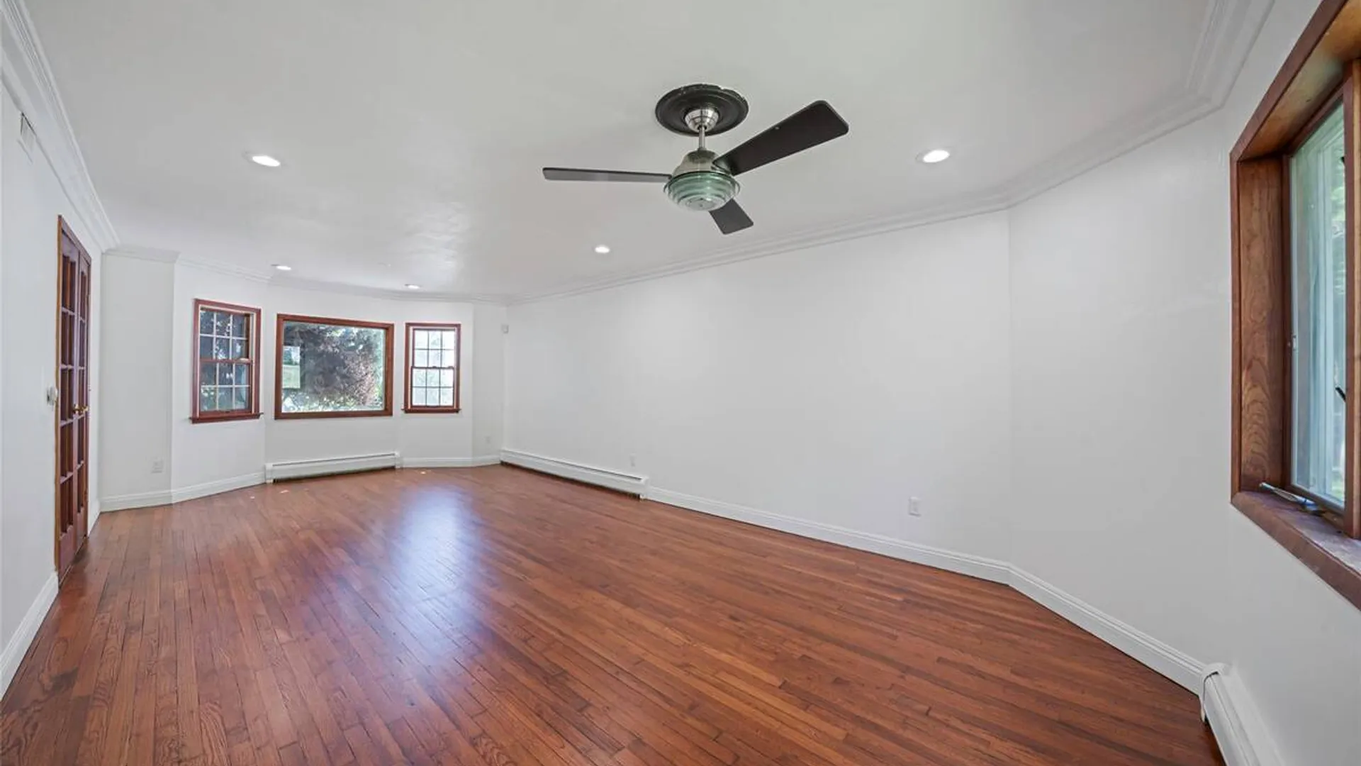 Property at 7 New Jersey Court, Dix Hills, NY 11746 8