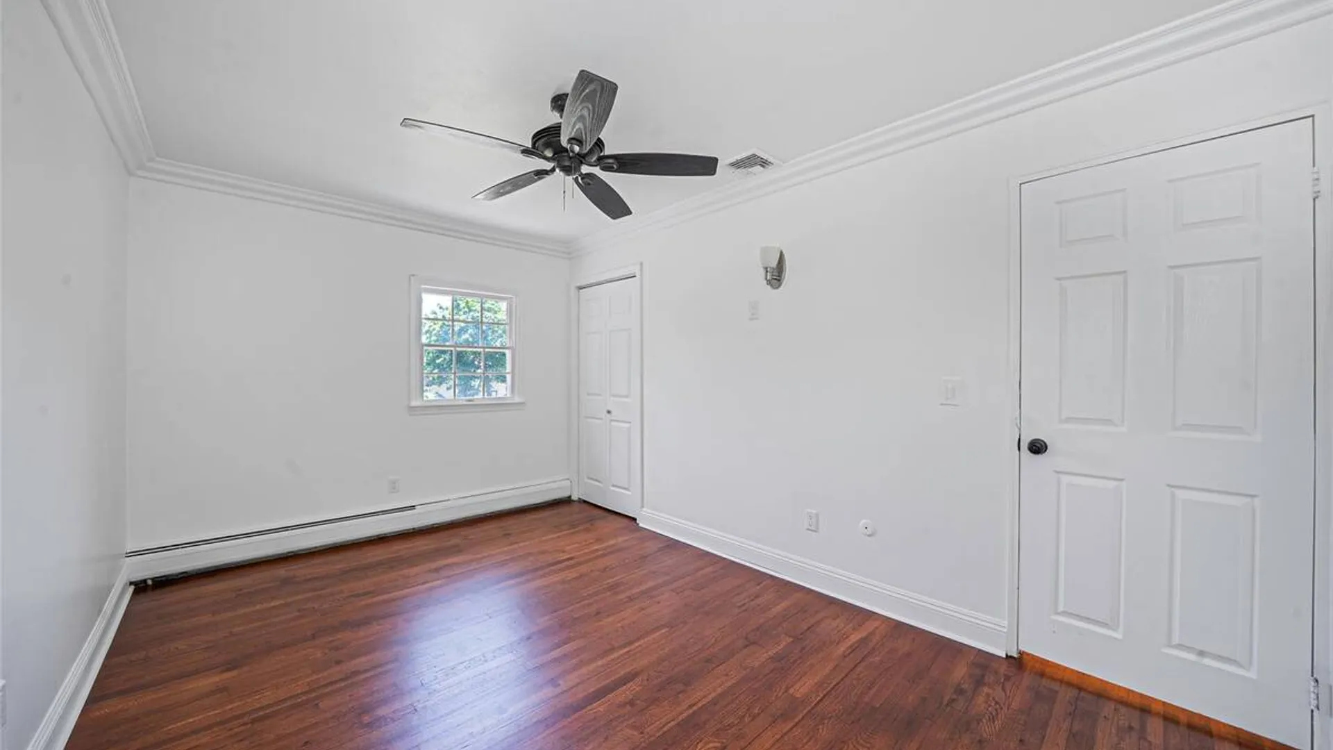 Property at 7 New Jersey Court, Dix Hills, NY 11746 32