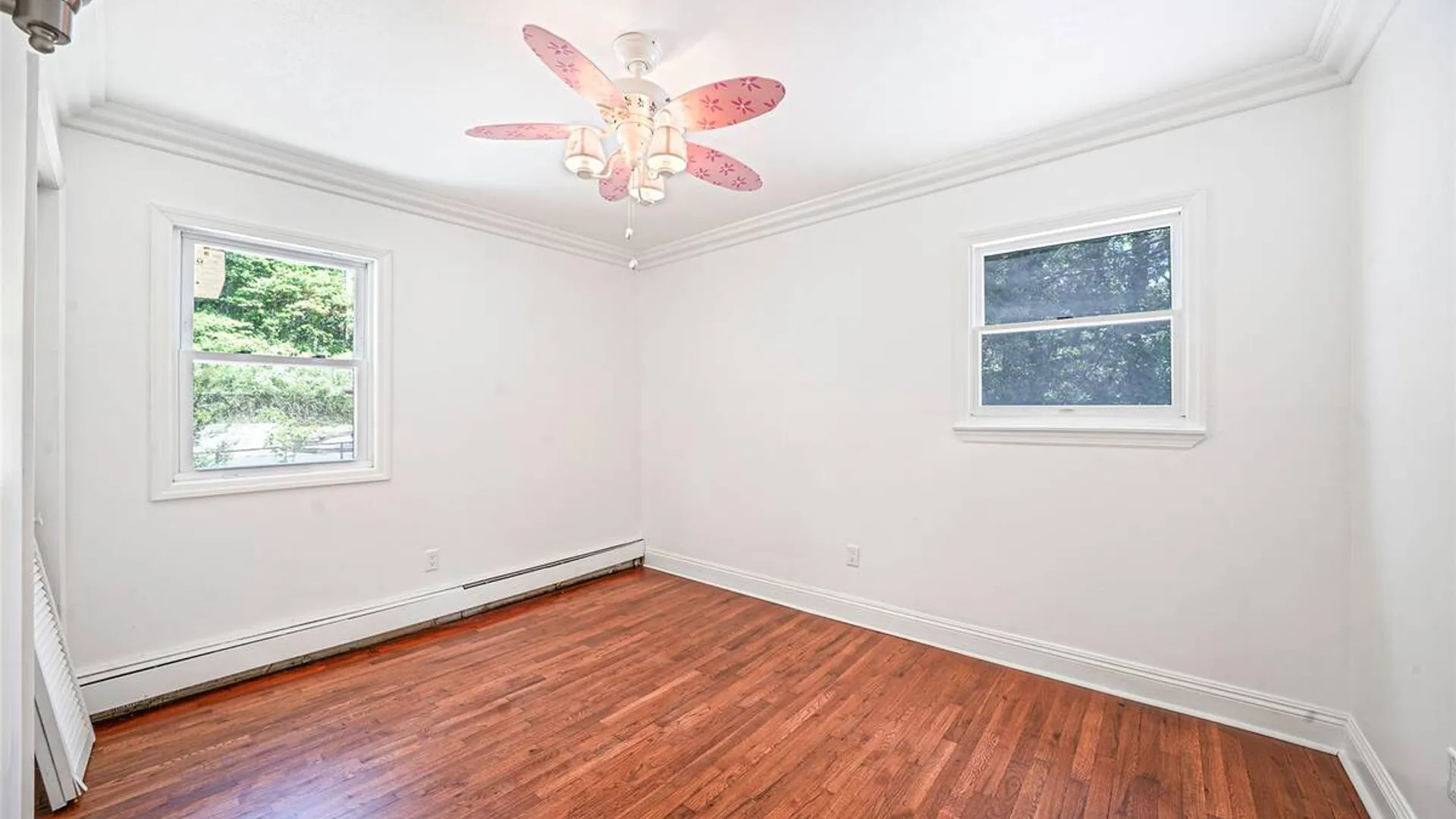 Property at 7 New Jersey Court, Dix Hills, NY 11746 34