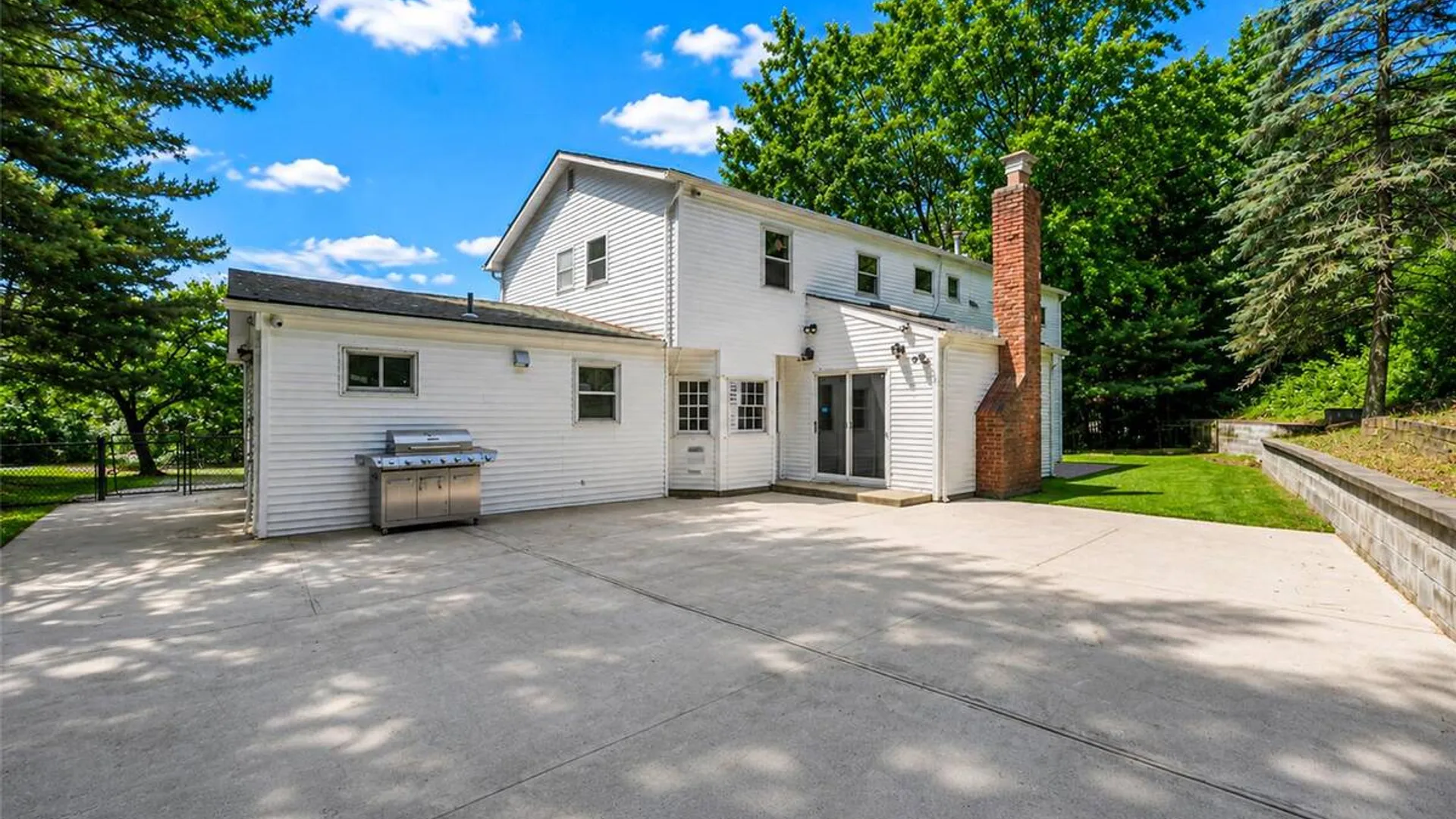 Property at 7 New Jersey Court, Dix Hills, NY 11746 48