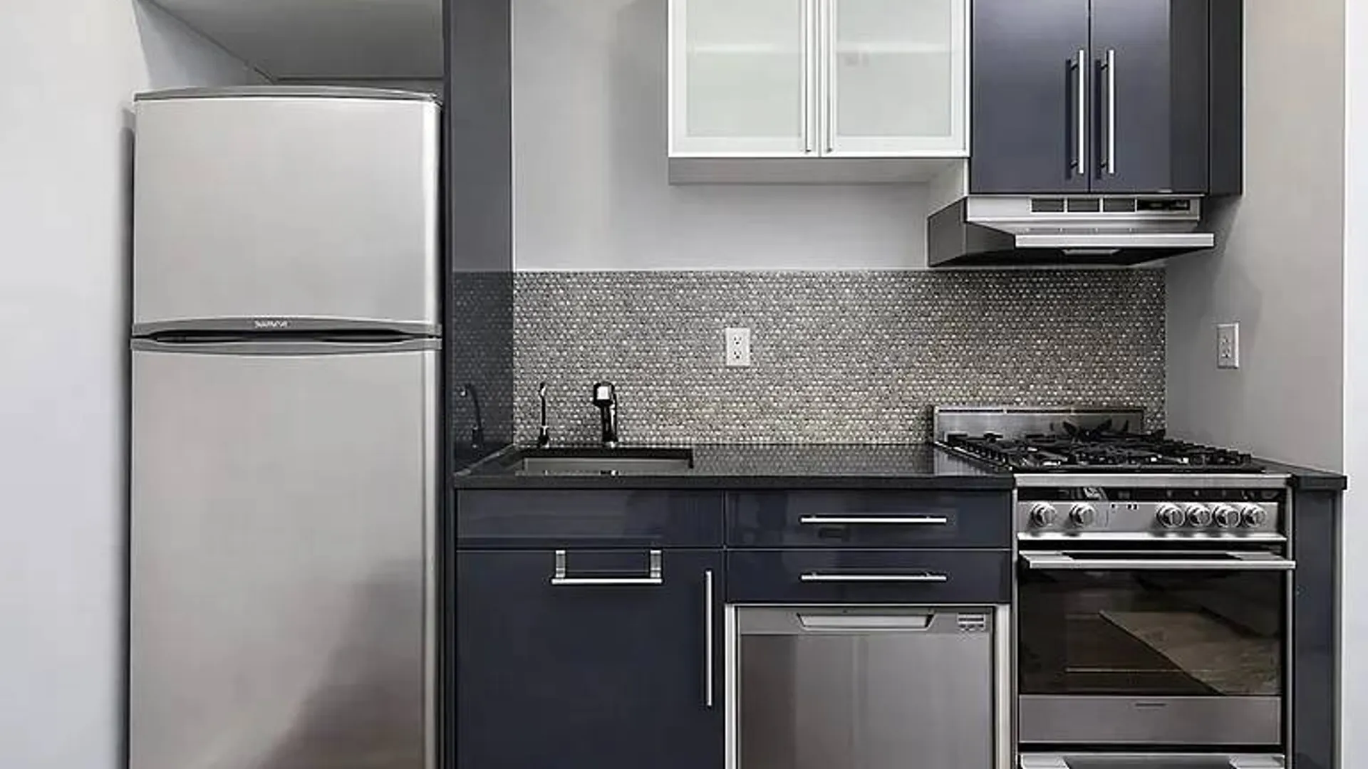 Property at 390 Lorimer Street, Brooklyn, NY 11206 3