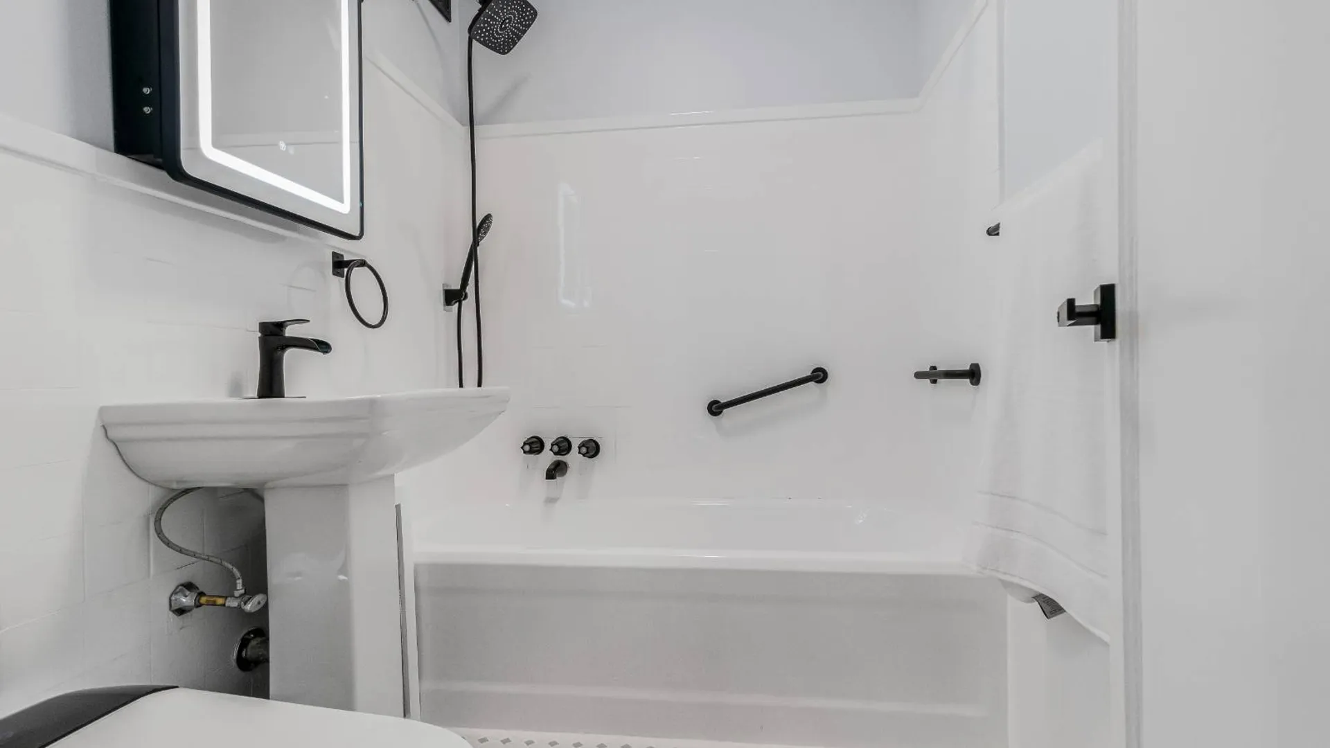 Property at 101 Lafayette Ave, Brooklyn, NY 11217 20