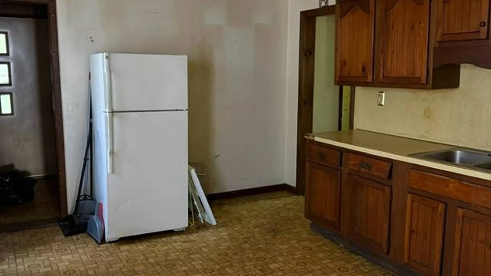 Property at 1021 Smith Pl, Utica, NY 13501 10