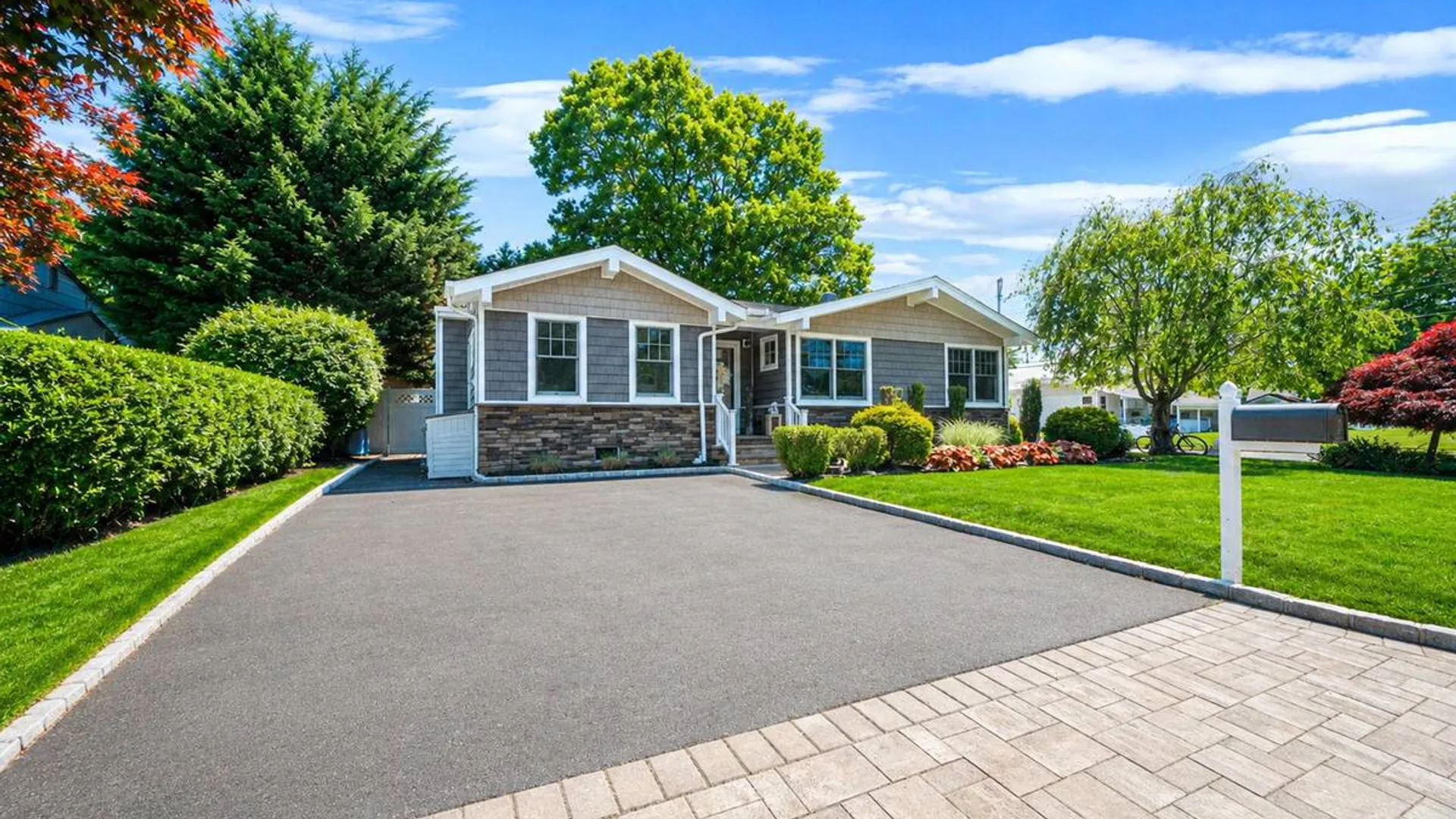 Property at 2 Pueblo Court, Sayville, NY 11782 4