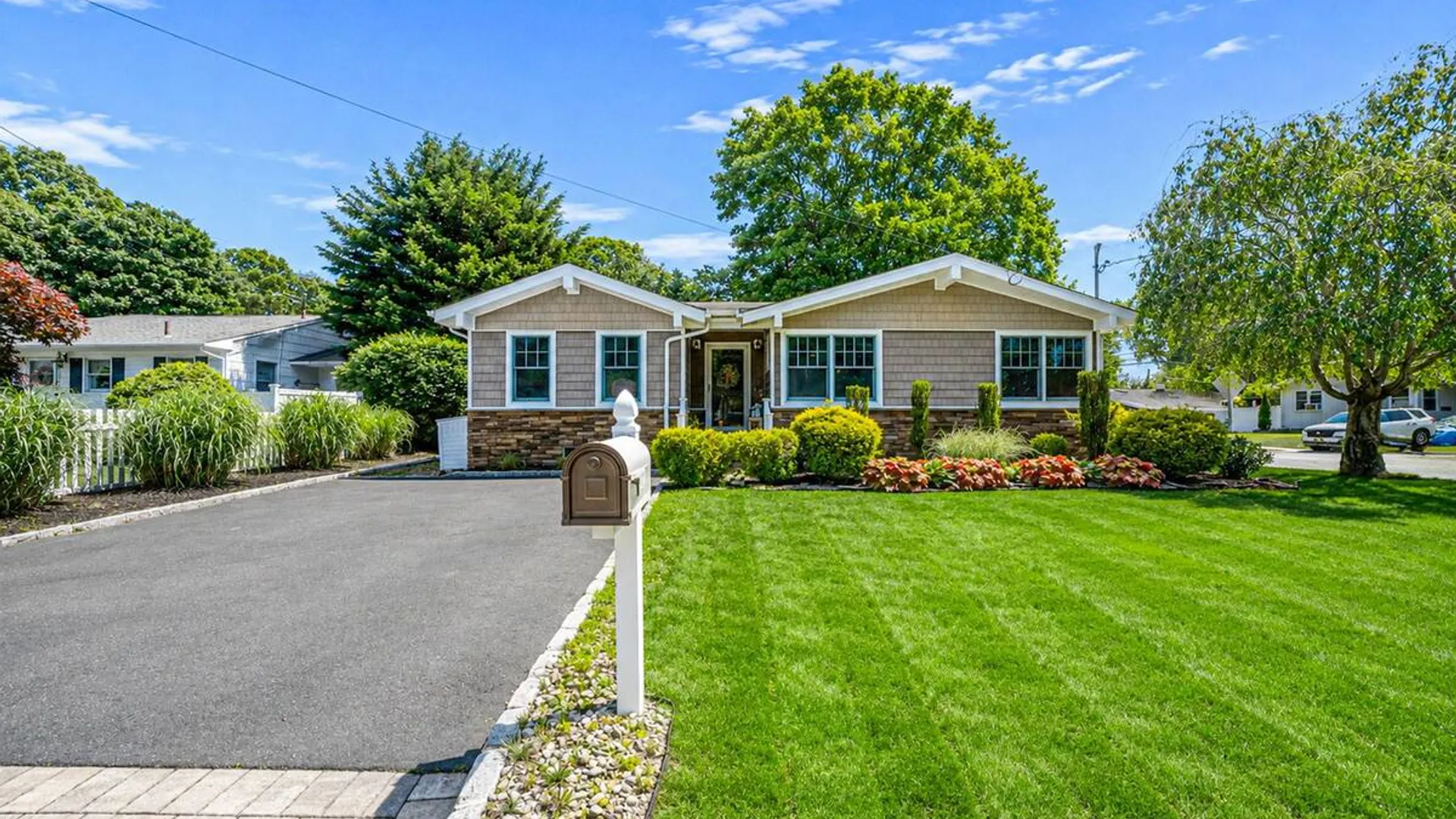 Property at 2 Pueblo Court, Sayville, NY 11782 5