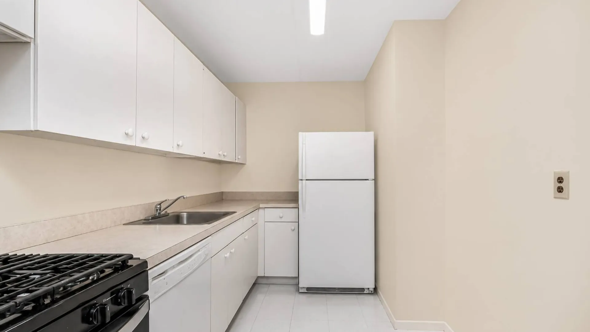 Property at 1155 Warburton Avenue, Yonkers, NY 10701 7