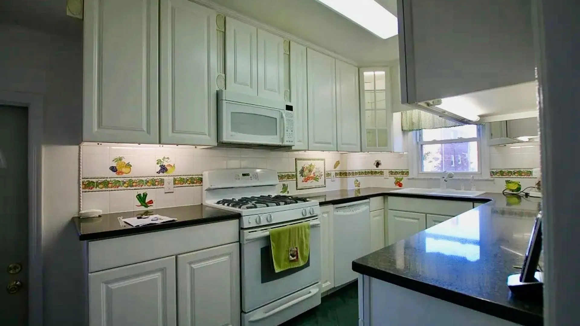 Property at 1522 Dwight Place, Bronx, NY 10465 10