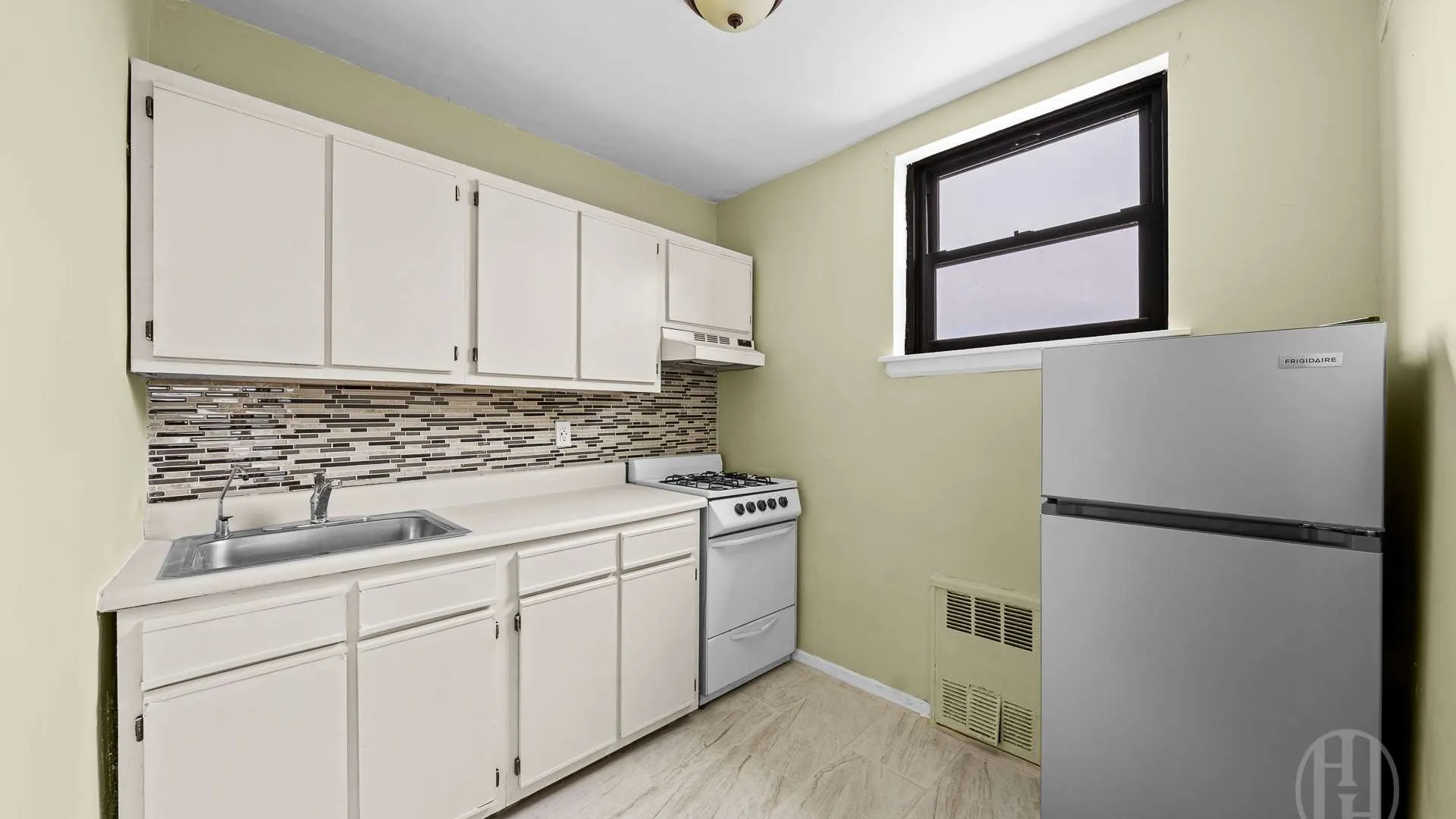 Property at 50 -21 39th Pl, Queens, NY 11104 4