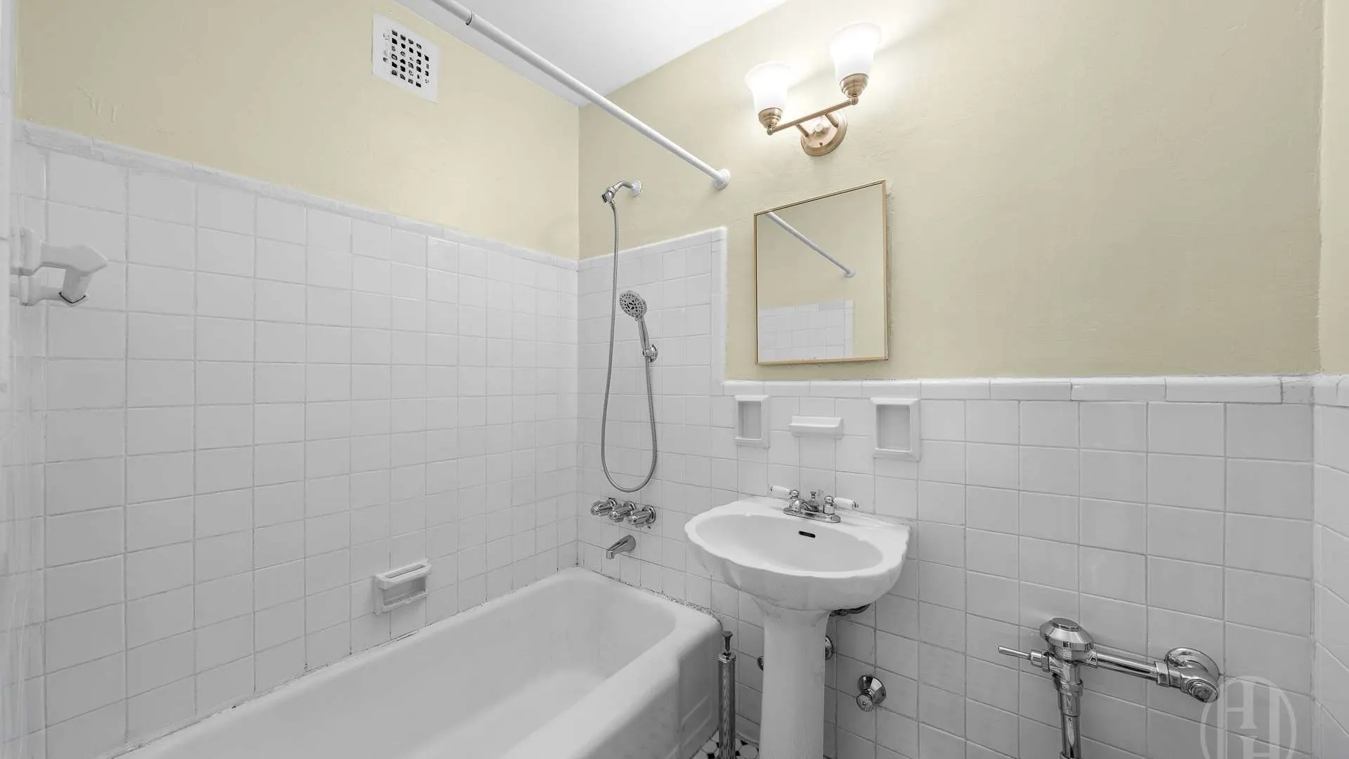 Property at 50 -21 39th Pl, Queens, NY 11104 5