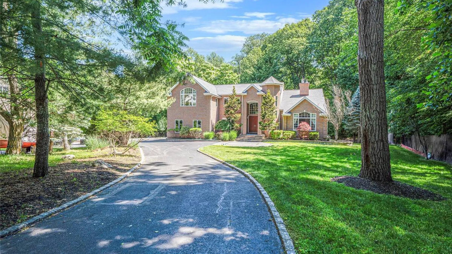 Property at 589 Landing Avenue, Smithtown, NY 11787 32