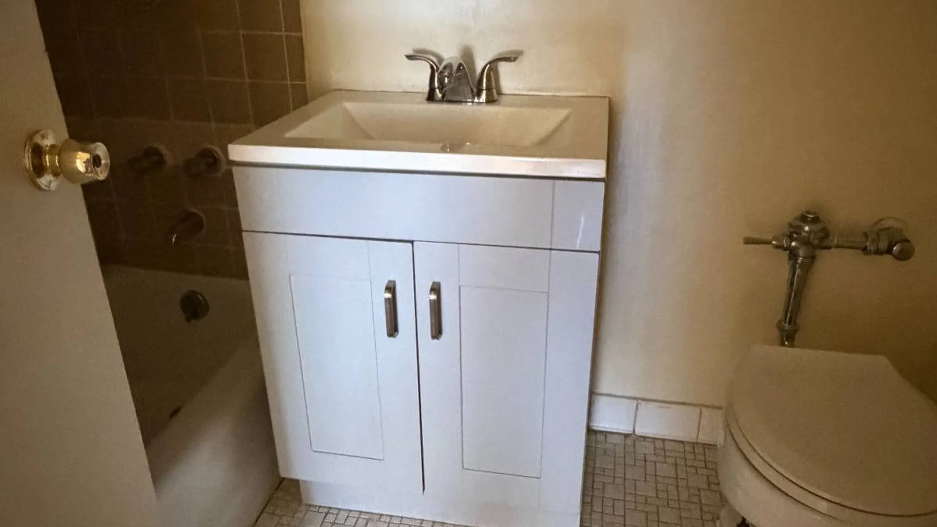 Property at 8410 153rd Ave, Howard Beach, NY 11414 4
