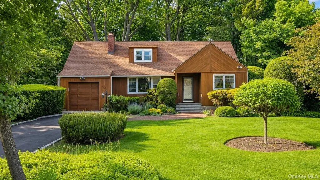 Property at 9 Sheep Pasture Lane, Huntington, NY 11743