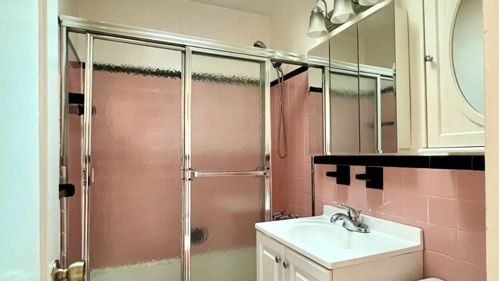 Property at 1087 Shore Pkwy, Brooklyn, NY 11228 9
