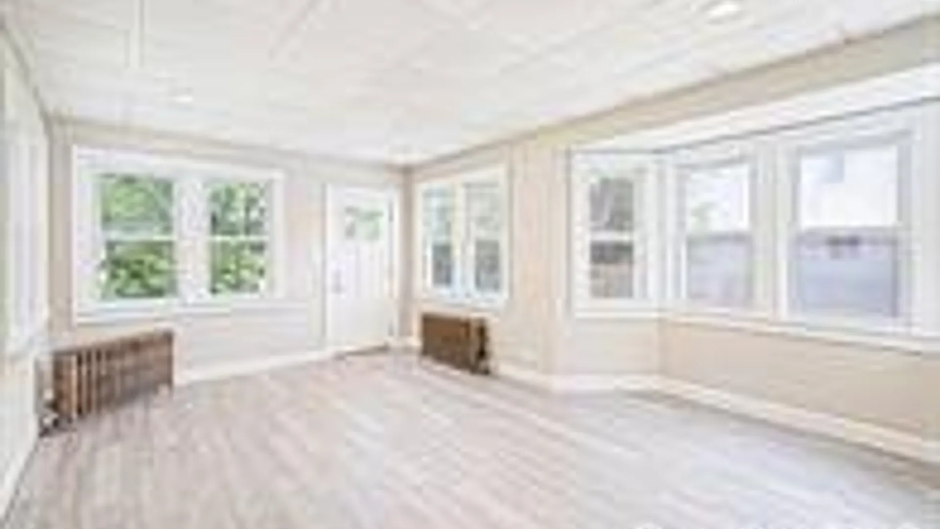 Property at 44 Elizabeth Ave, Smithtown, NY 11787 5