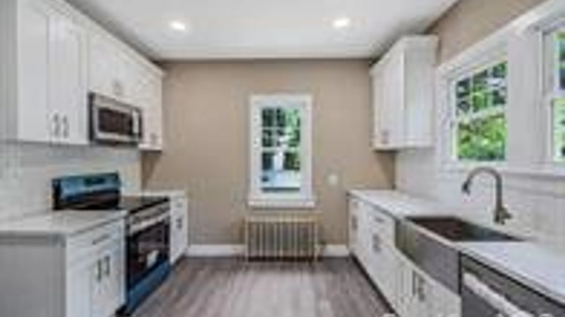 Property at 44 Elizabeth Ave, Smithtown, NY 11787 9