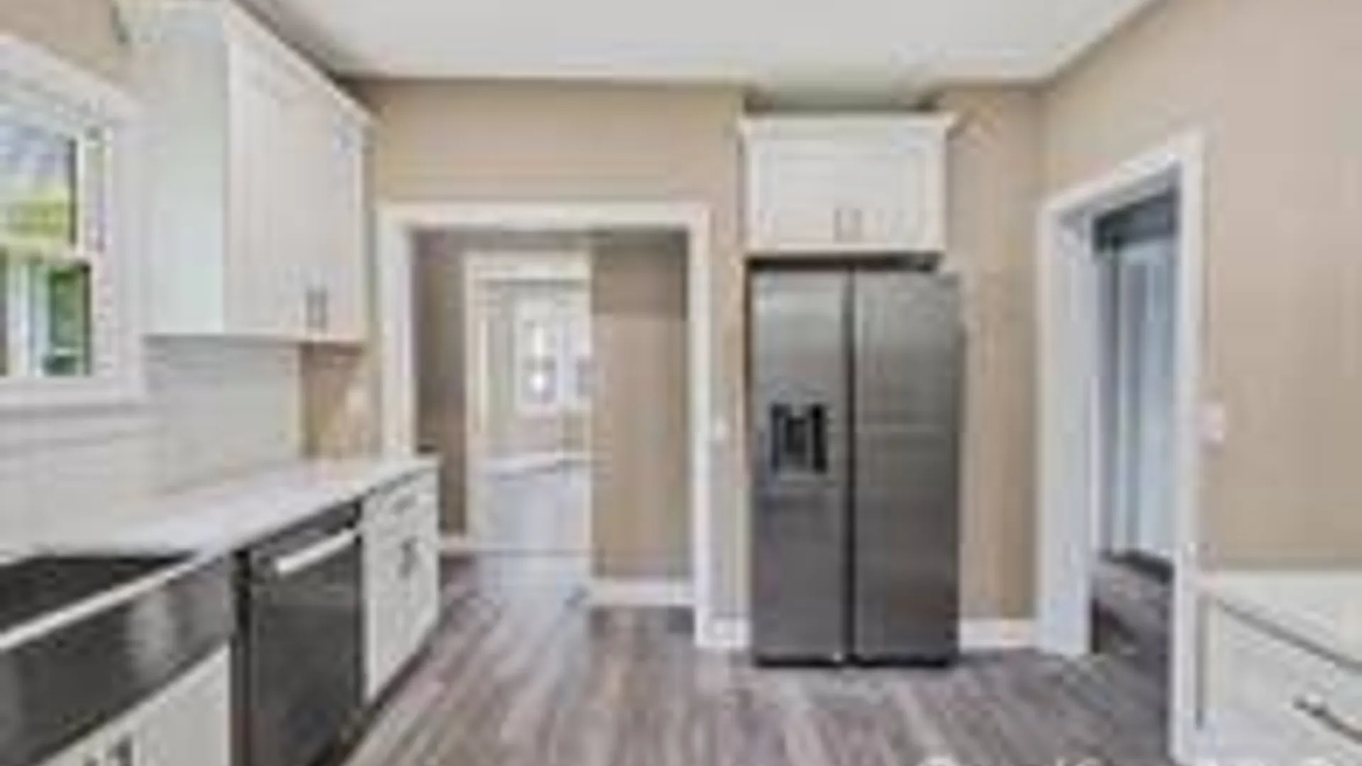 Property at 44 Elizabeth Ave, Smithtown, NY 11787 10