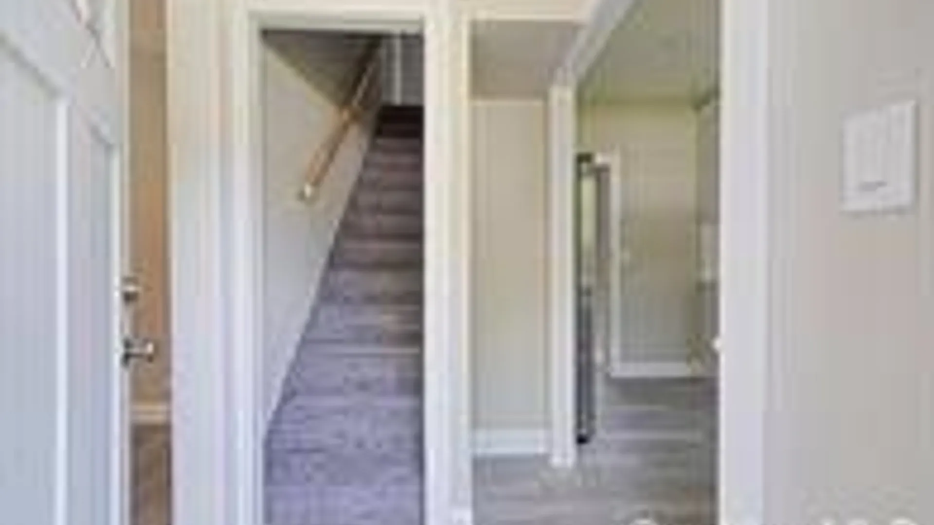 Property at 44 Elizabeth Ave, Smithtown, NY 11787 13