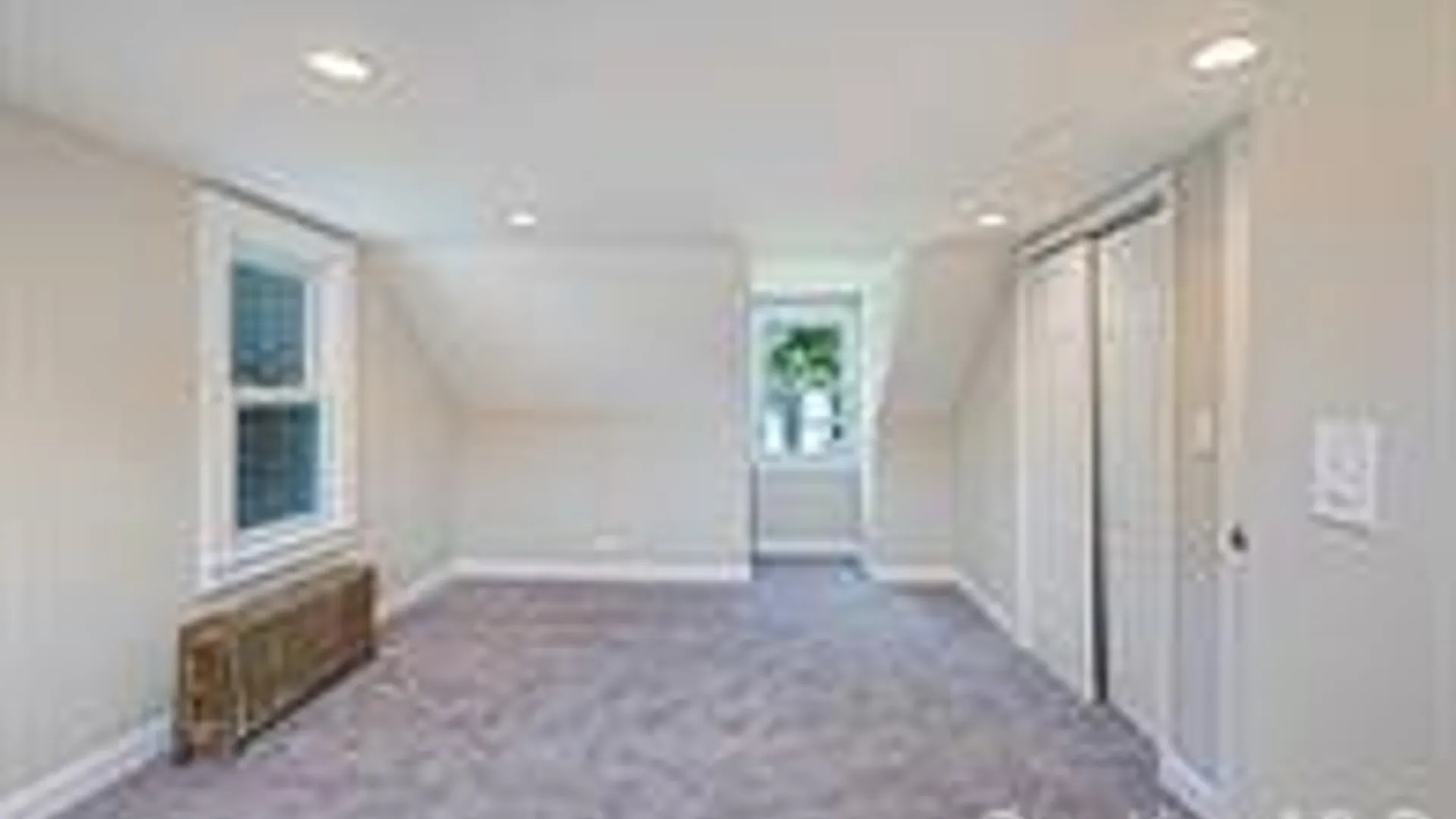 Property at 44 Elizabeth Ave, Smithtown, NY 11787 14