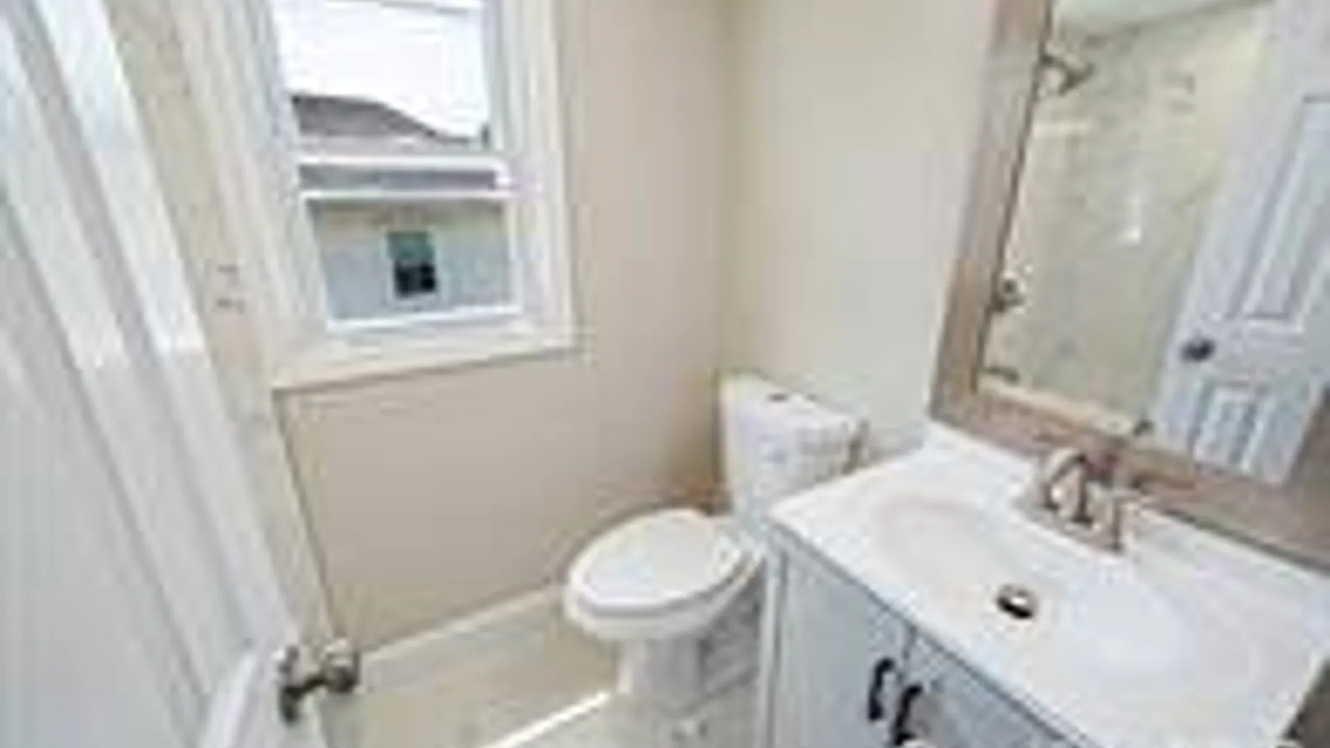 Property at 44 Elizabeth Ave, Smithtown, NY 11787 17
