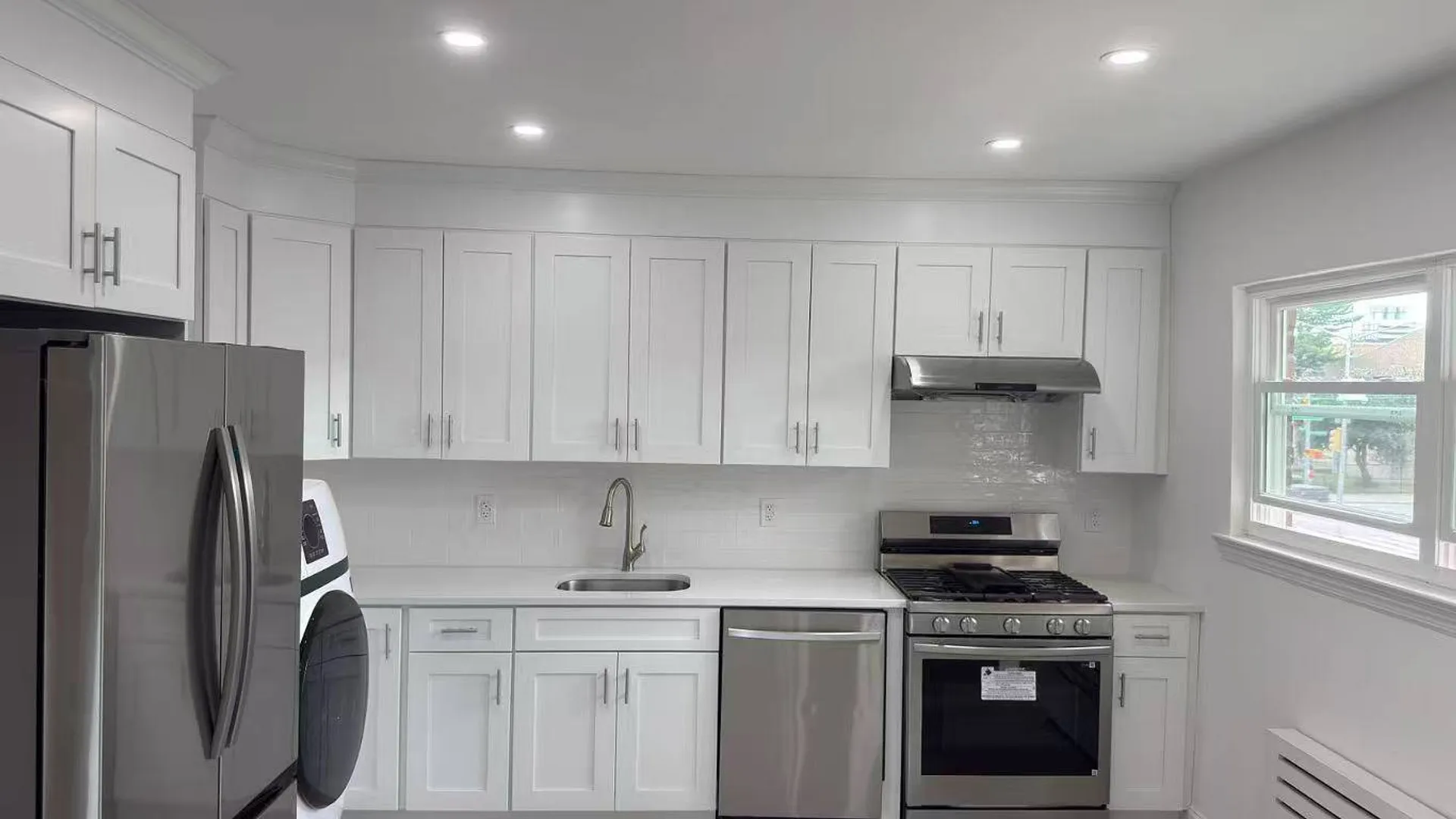 Property at 56-49B Utopia Pkwy, Fresh Meadows, NY 11365 4