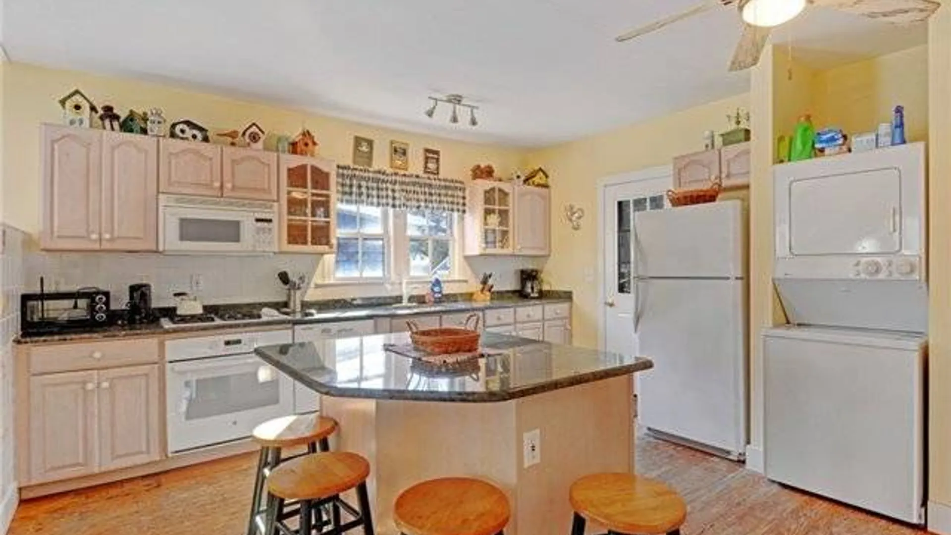 Property at 33 Cedar Ct, Laurel, NY 11948 3
