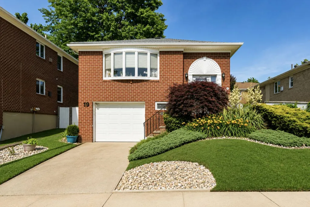 Property at 19 elias place, Staten Island, NY 10314