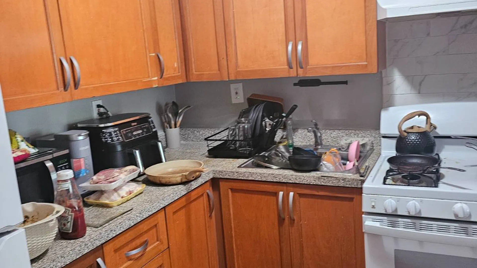 Property at 2865 Grace Ave, Bronx, NY 10469 3