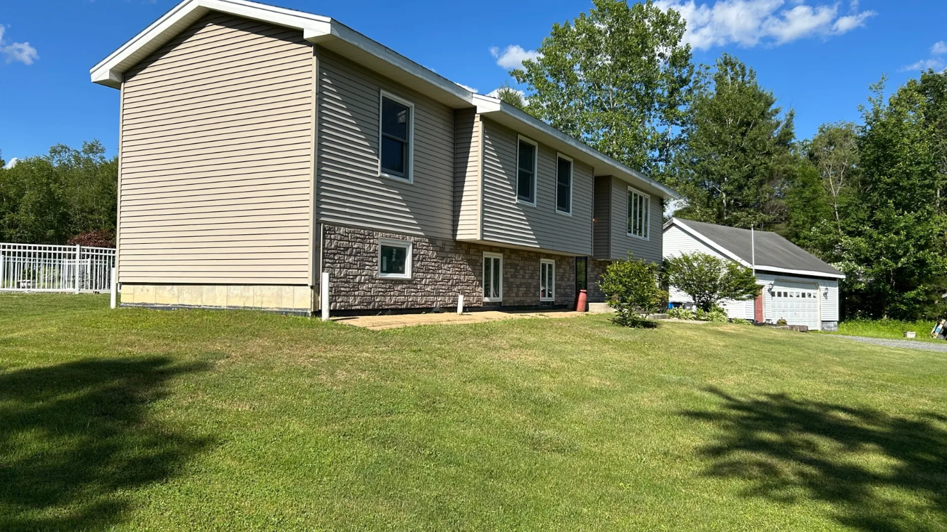 Property at 123 Stairs Rd, Amsterdam, NY 12010 15