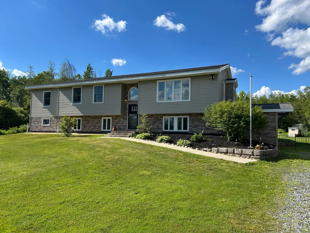 Property at 123 Stairs Rd, Amsterdam, NY 12010