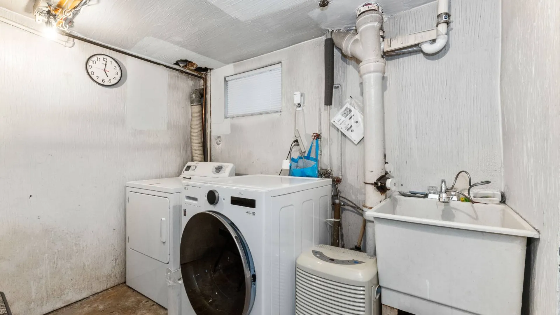 Property at 46-24 189th St, Flushing, NY 11358 17