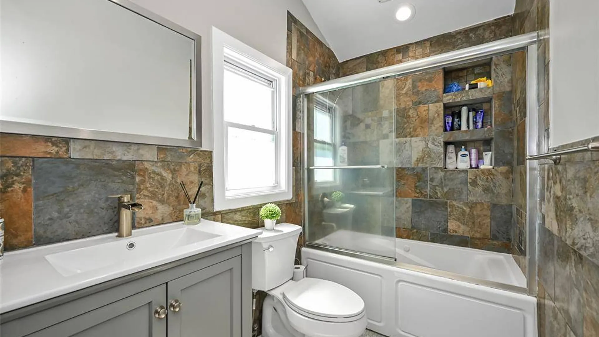 Property at 187 Memphis Avenue, South Floral Park, NY 11001 16