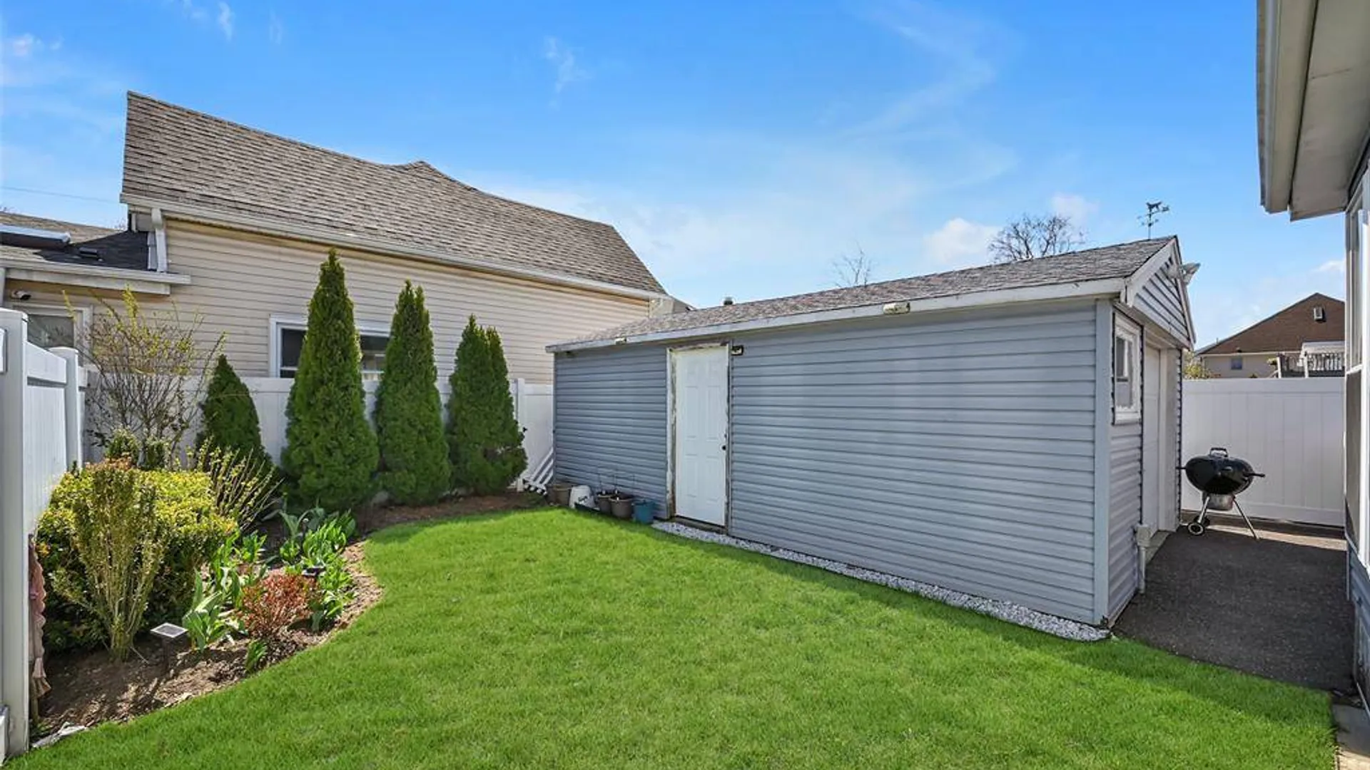 Property at 187 Memphis Avenue, South Floral Park, NY 11001 20
