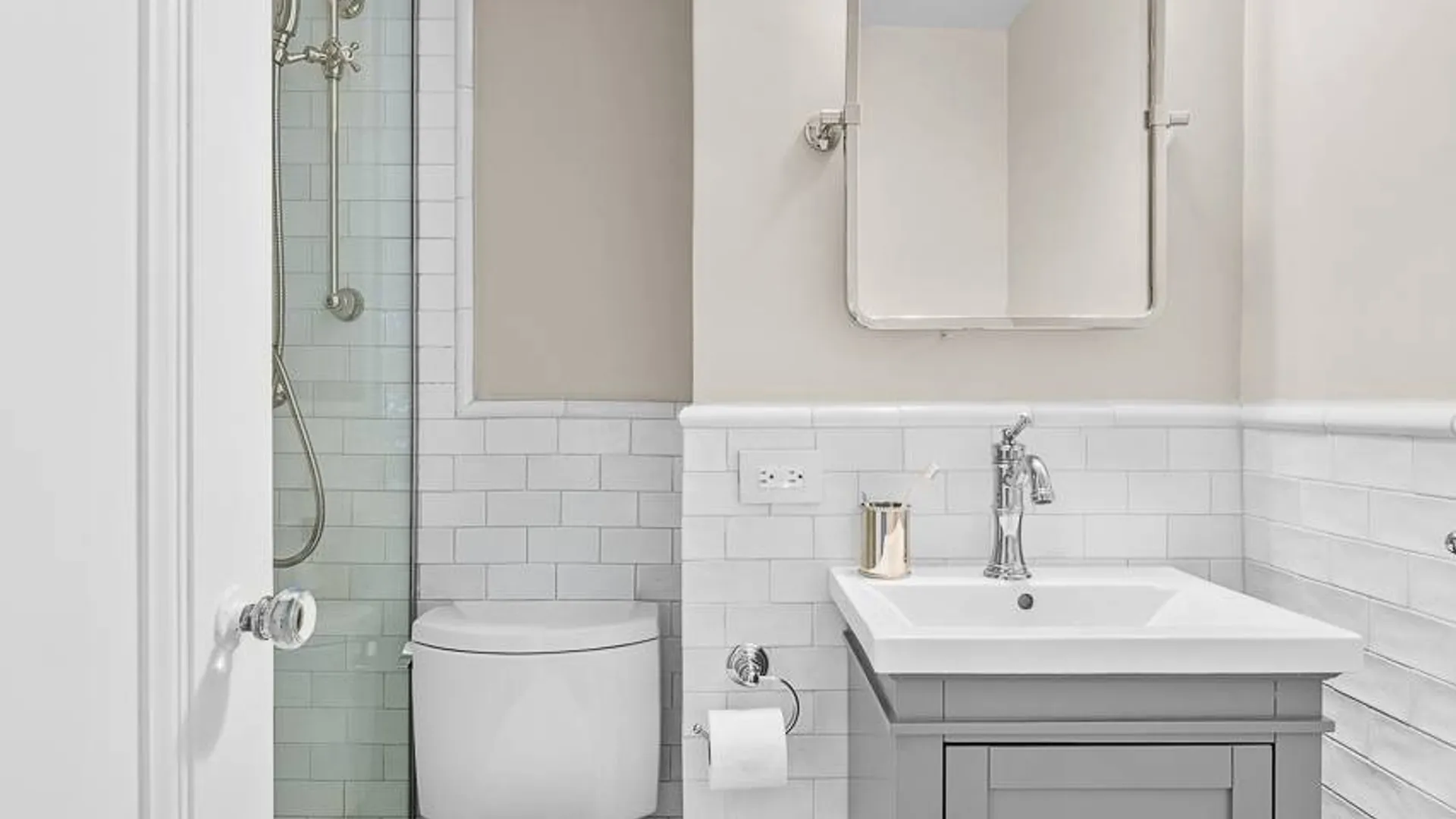 Property at 320 East 42nd Street, New York, NY 10017 3