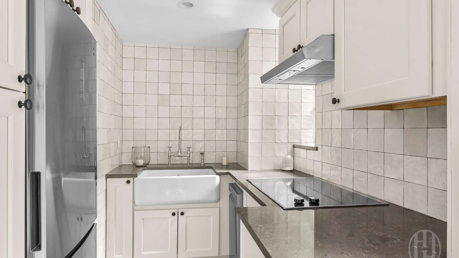 Property at 320 East 42nd Street, New York, NY 10017 8