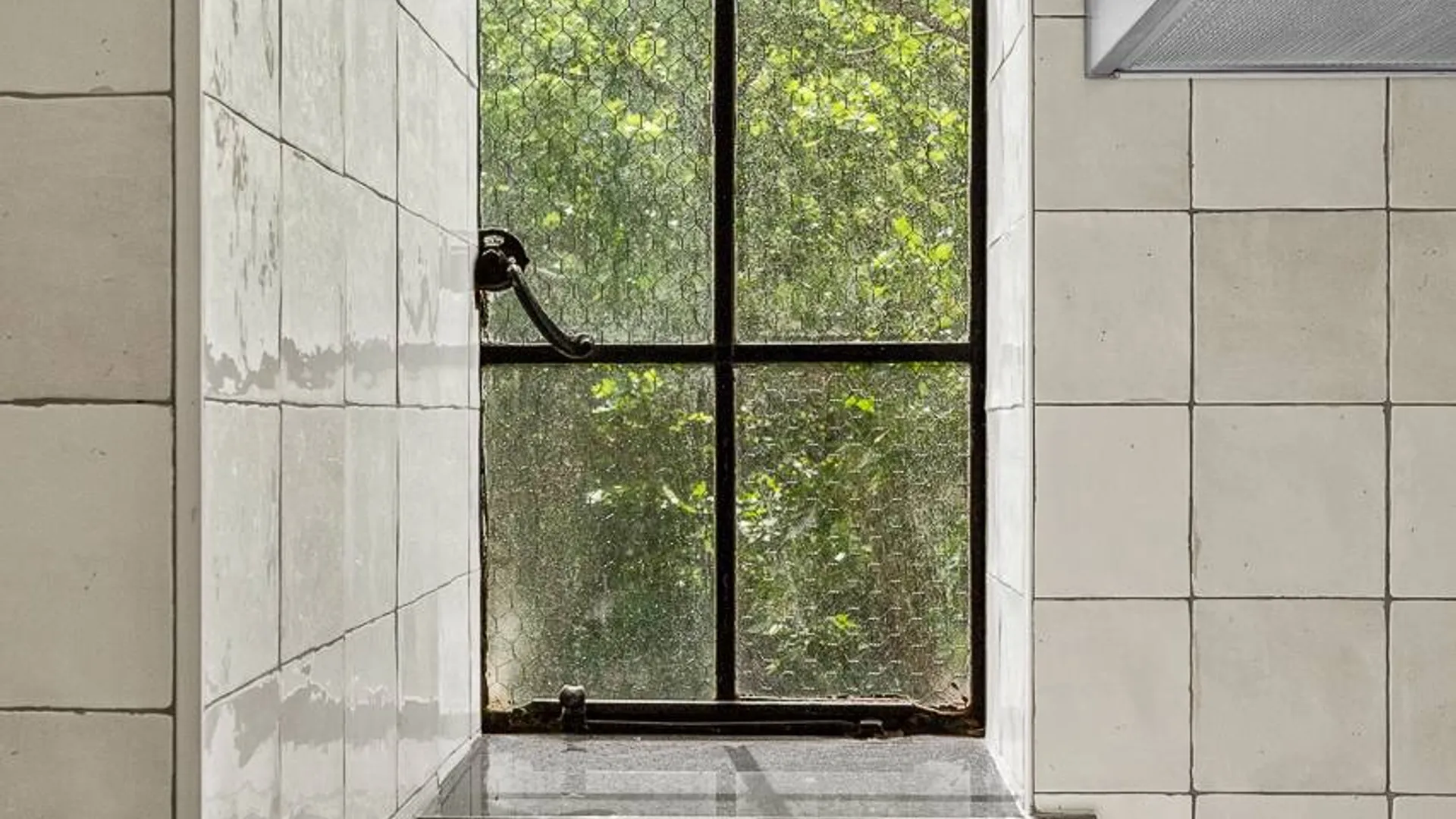 Property at 320 East 42nd Street, New York, NY 10017 9