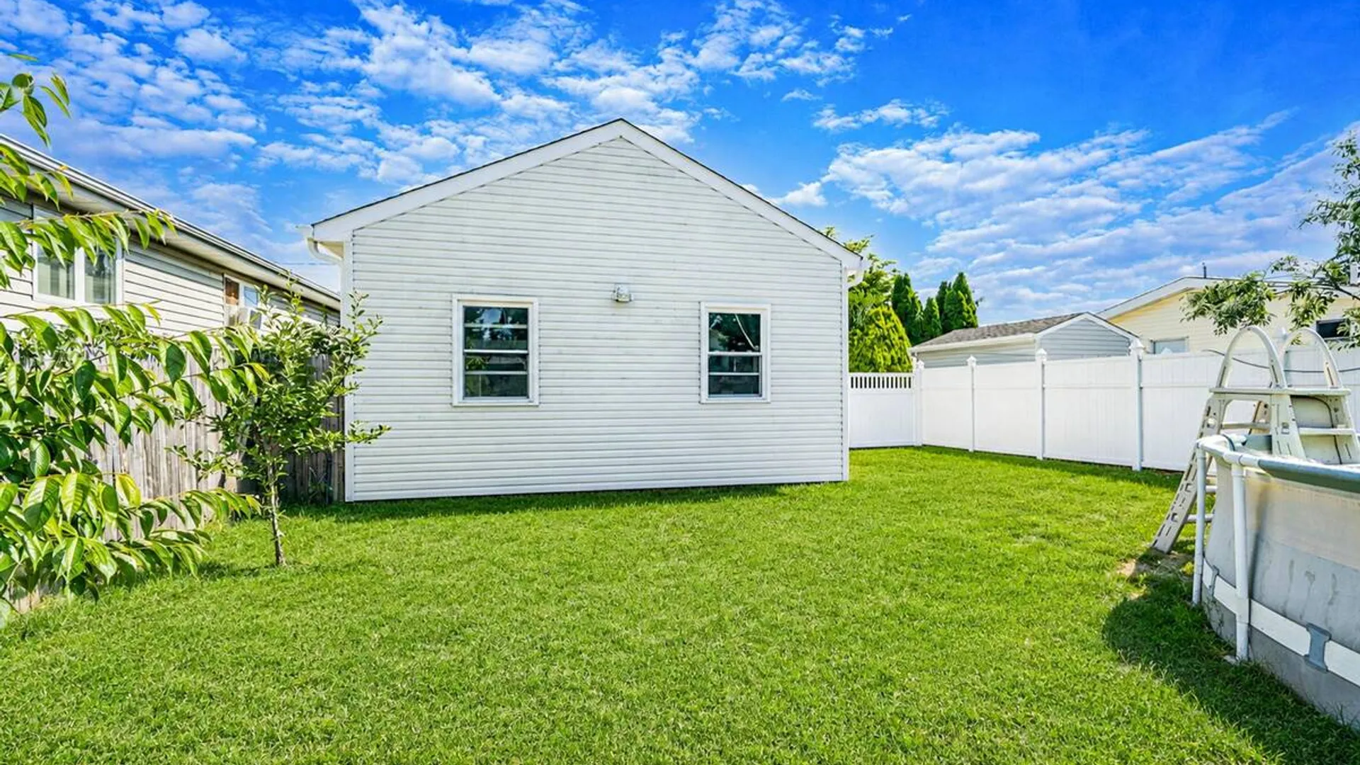 Property at 535 Outlook Avenue, West Babylon, NY 11704 5
