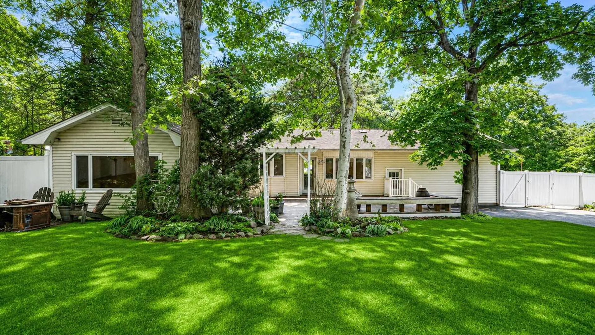 Property at 61 Ledgewood Drive, Smithtown, NY 11787 29