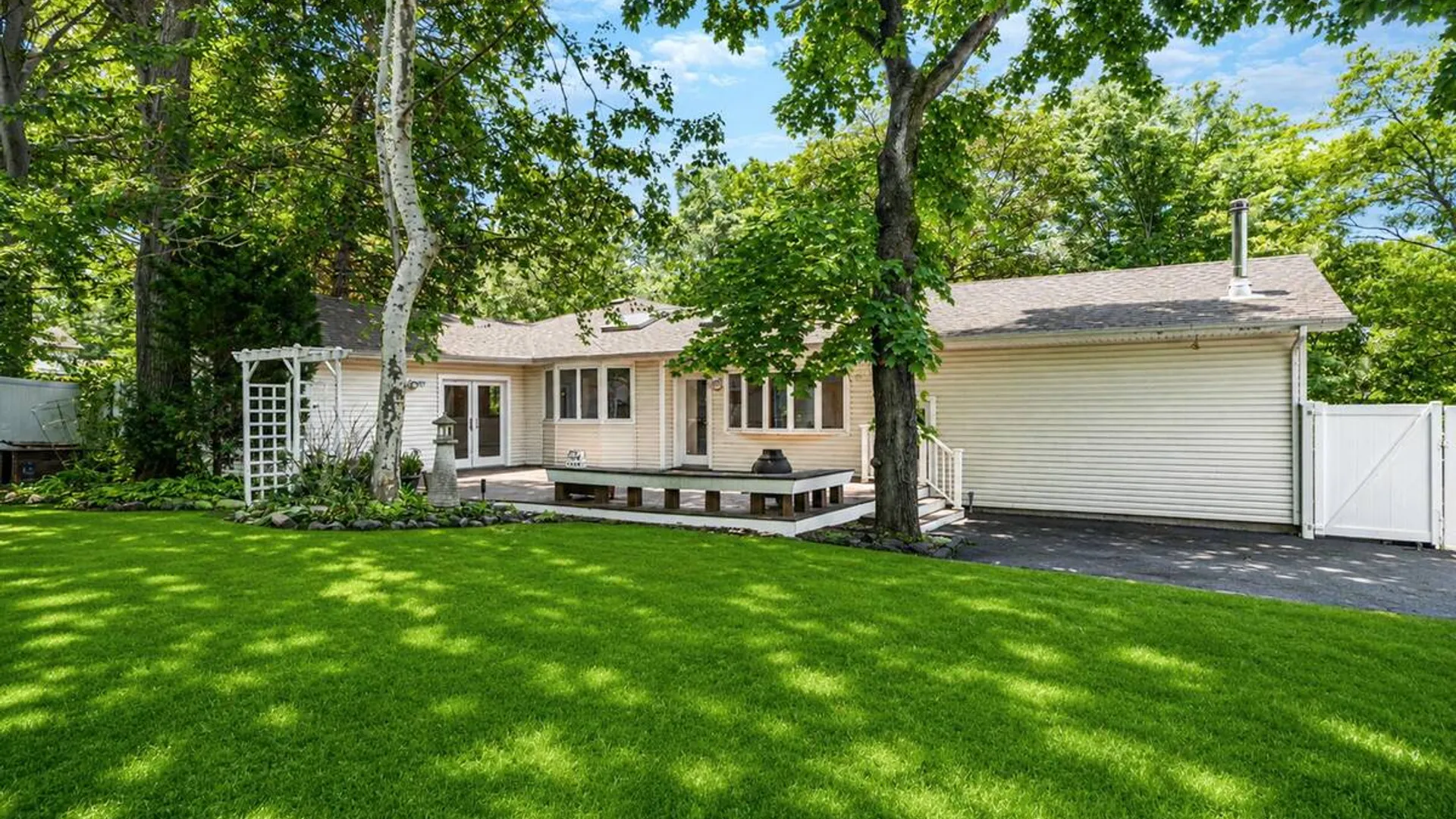 Property at 61 Ledgewood Drive, Smithtown, NY 11787 30