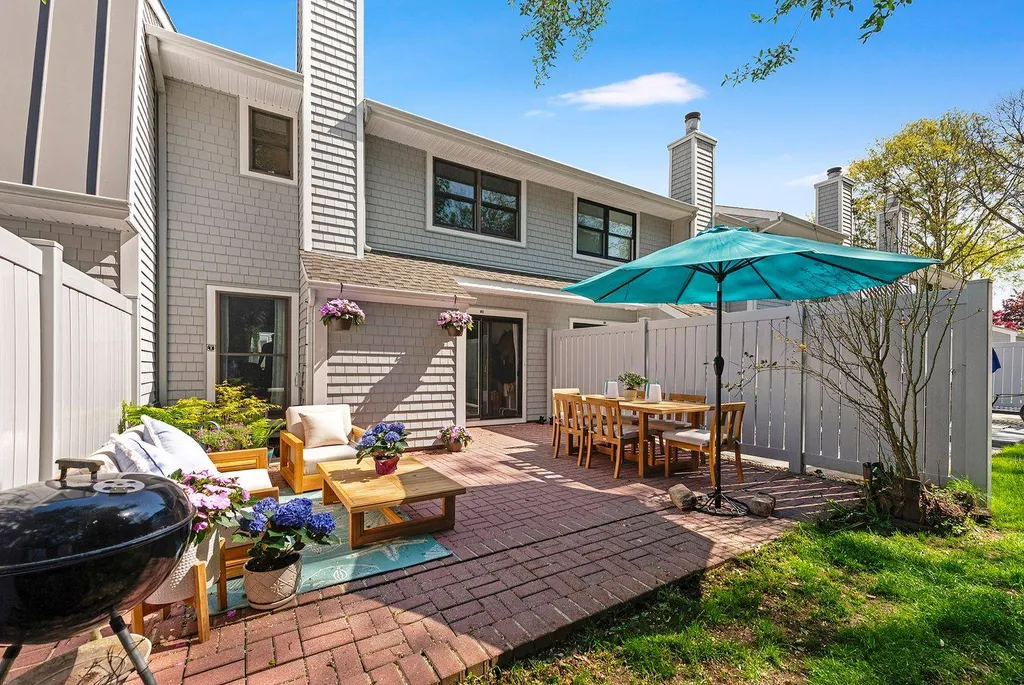Property at 50 HUBBARD LN UNIT 62, Southampton, NY 11968