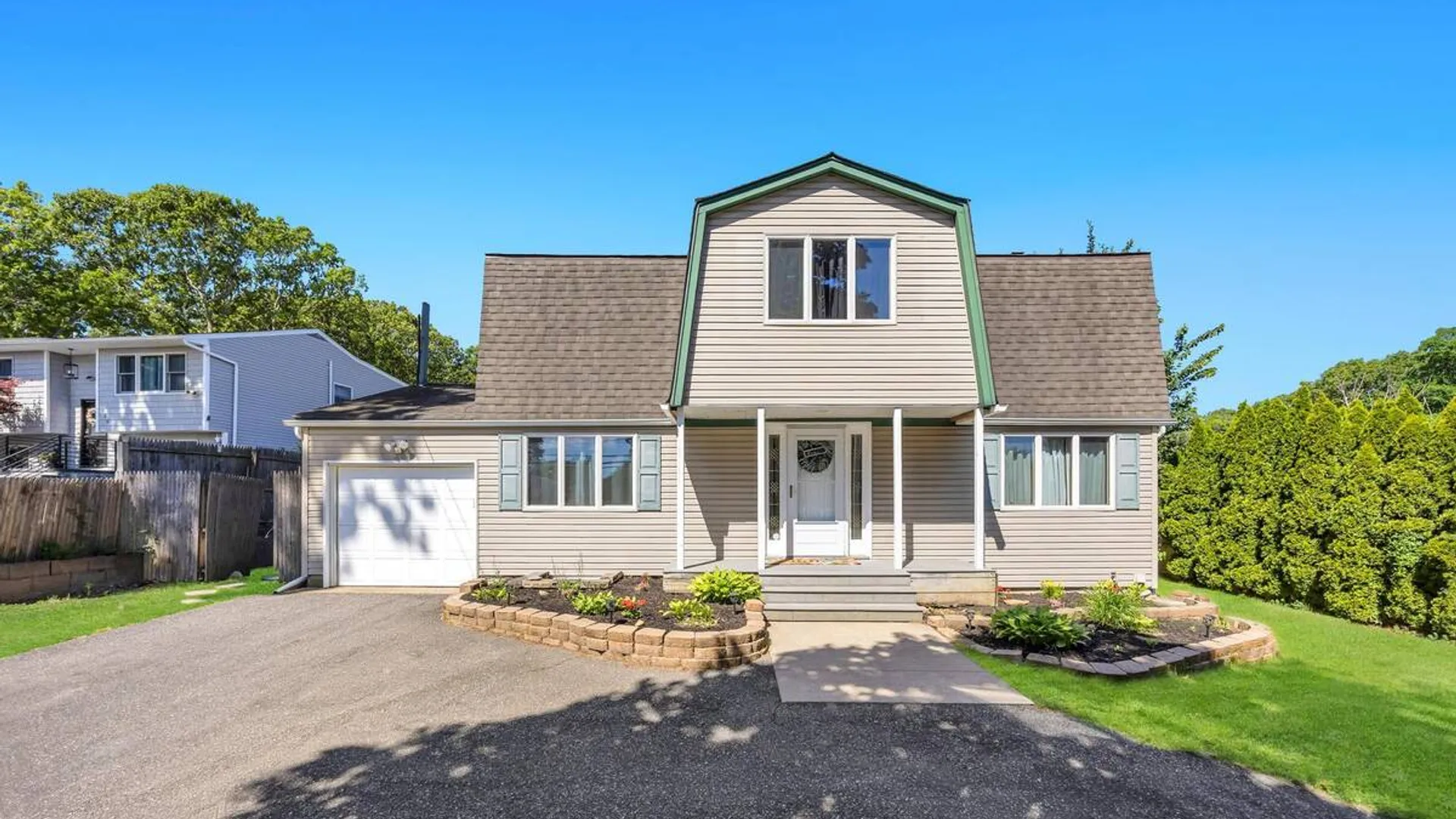 Property at 358 Holbrook Road, Ronkonkoma, NY 11779 3
