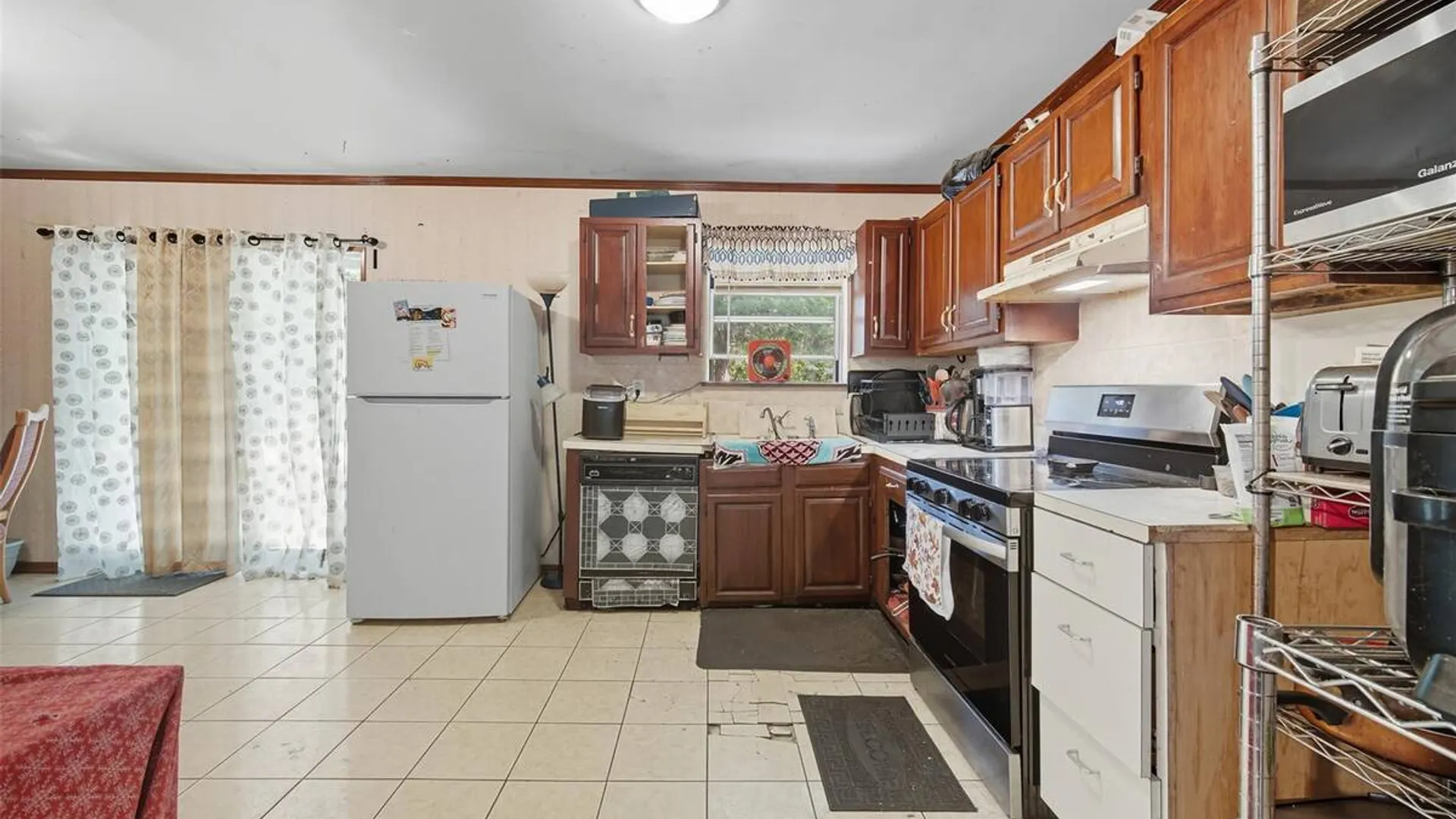 Property at 30 Fords Lane, Southampton, NY 11968 4
