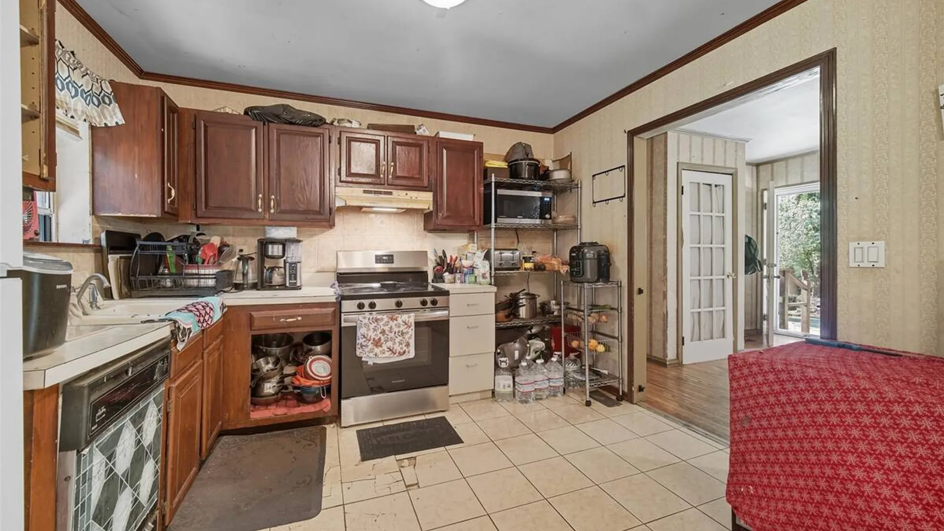 Property at 30 Fords Lane, Southampton, NY 11968 5