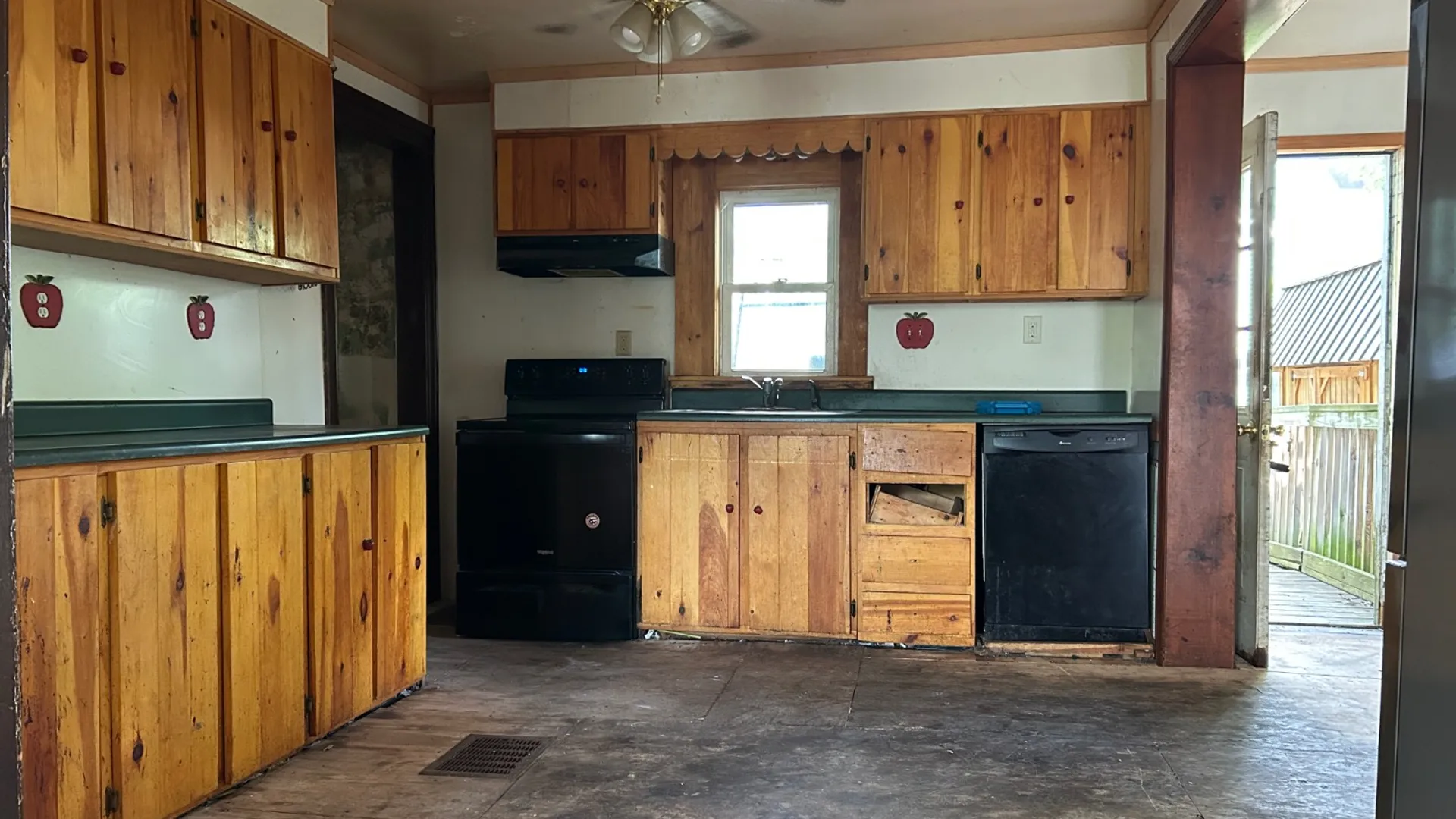 Property at 38 Barclay St, Canajoharie, NY 13317 14
