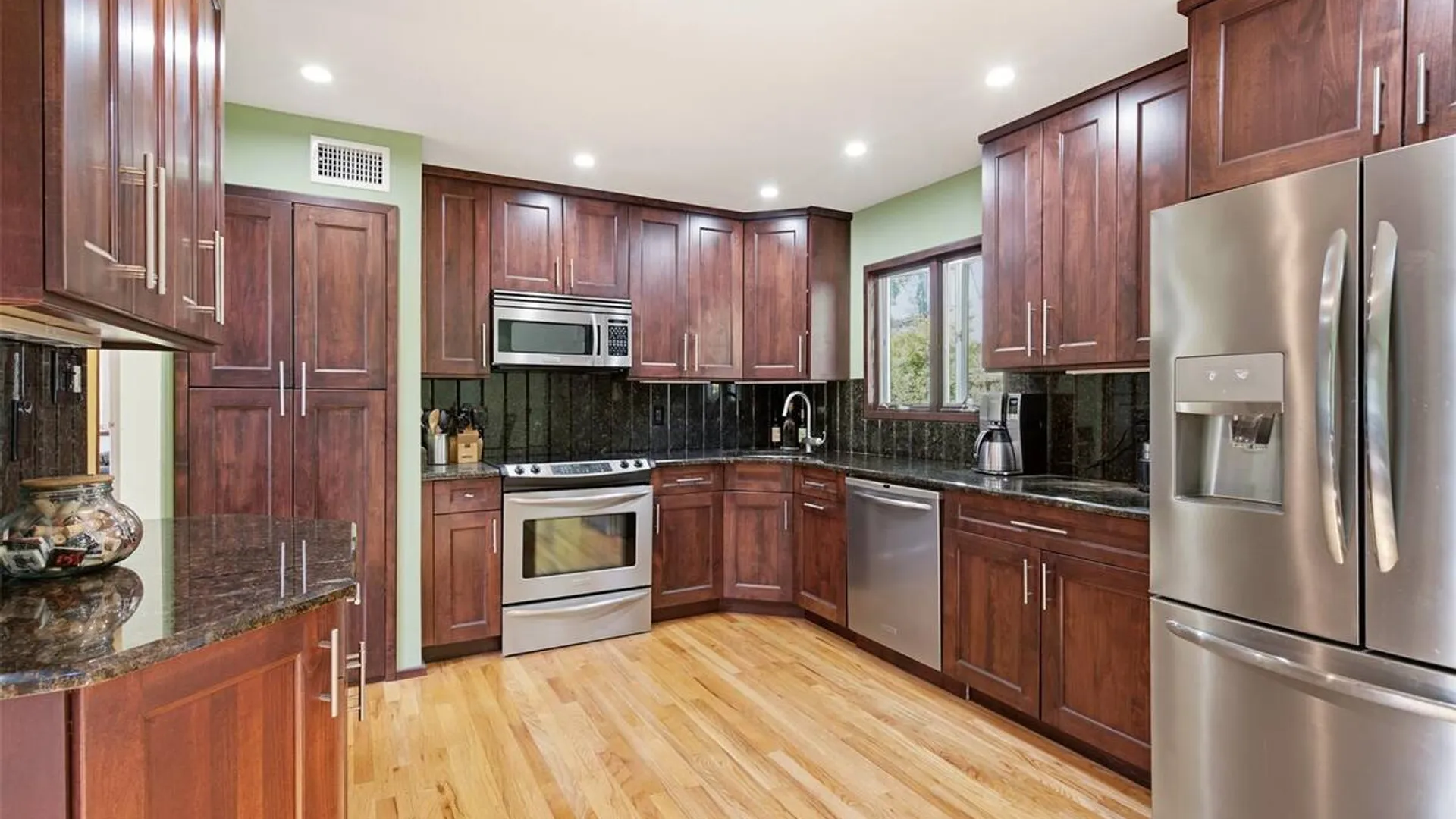 Property at 29 Vineyard Road, Huntington, NY 11743 5