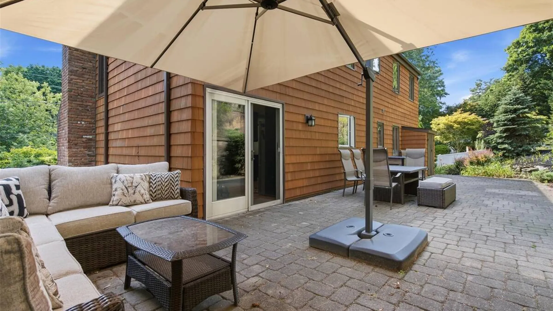 Property at 29 Vineyard Road, Huntington, NY 11743 33