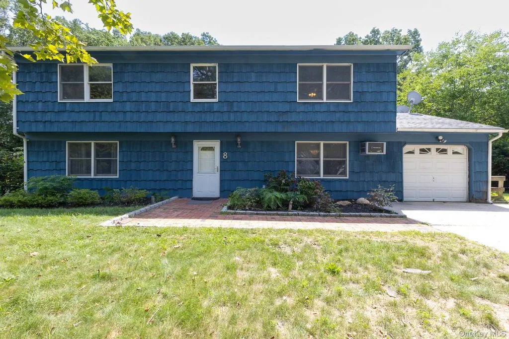 Property at 8 Long Meadow Place, South Setauket, NY 11720
